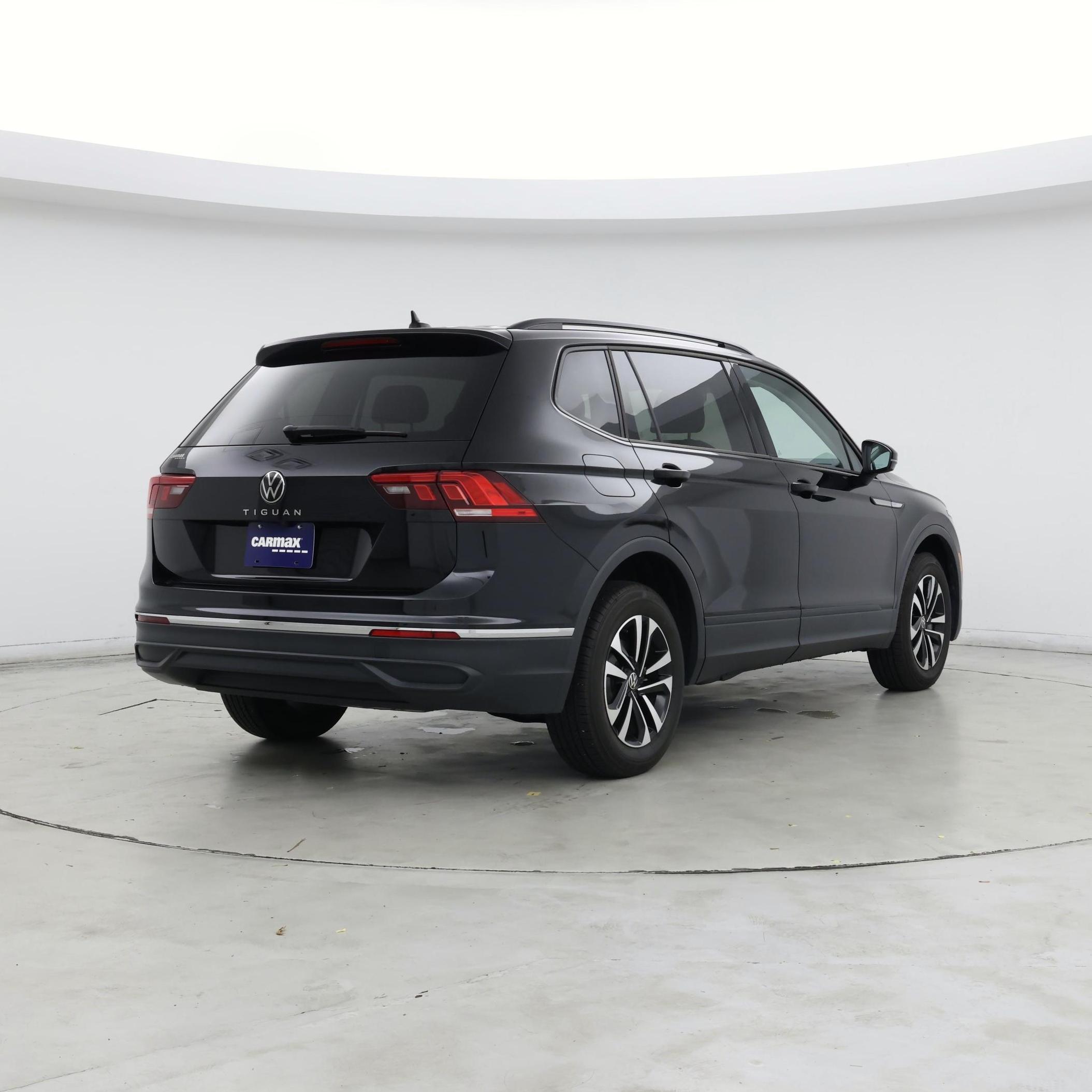 Thumbnail: 2023 Volkswagen Tiguan - 8