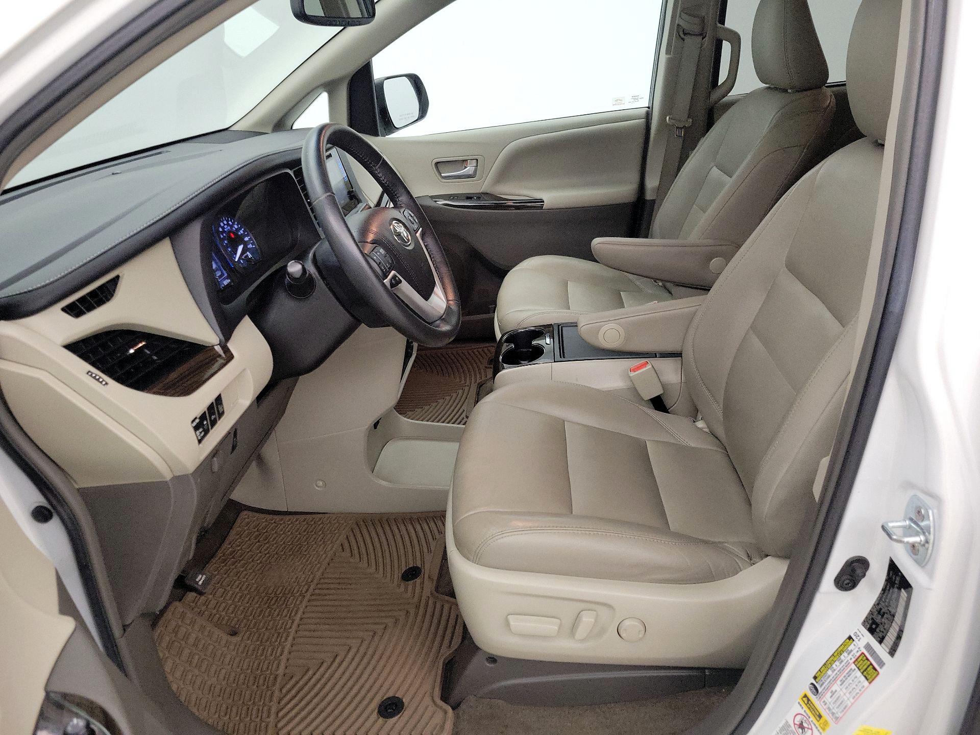 Thumbnail: 2017 Toyota Sienna - 11