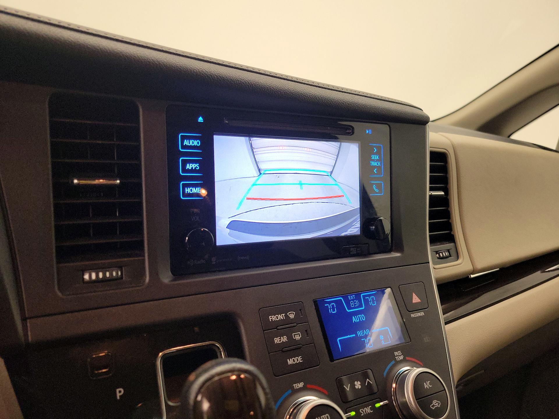 Thumbnail: 2017 Toyota Sienna - 14