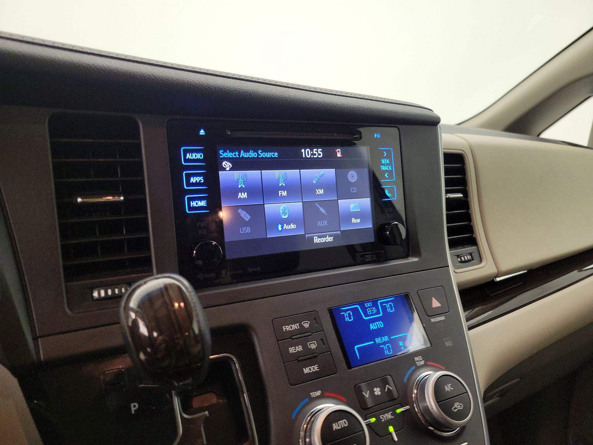 Thumbnail: 2017 Toyota Sienna - 15