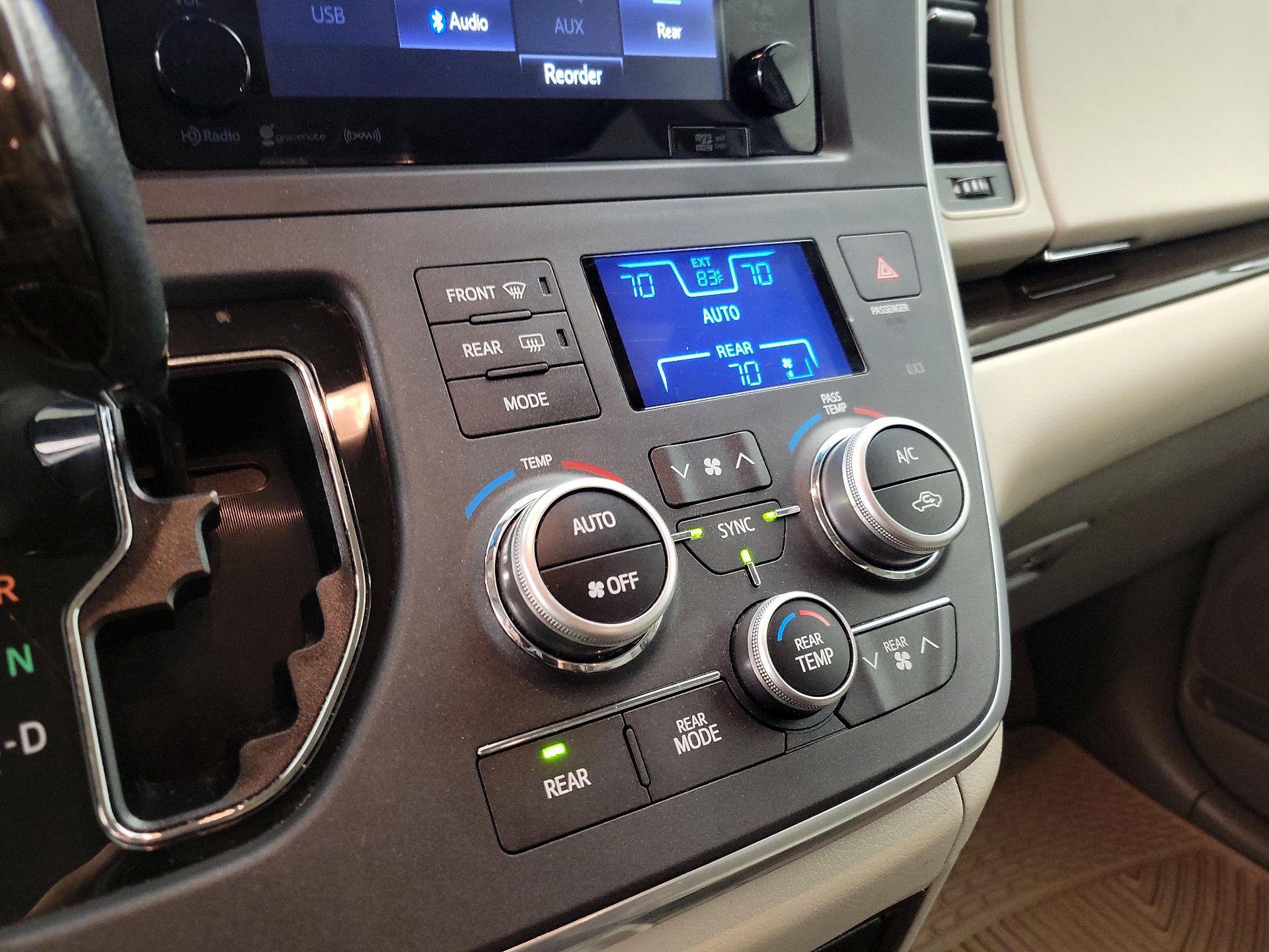 Thumbnail: 2017 Toyota Sienna - 16