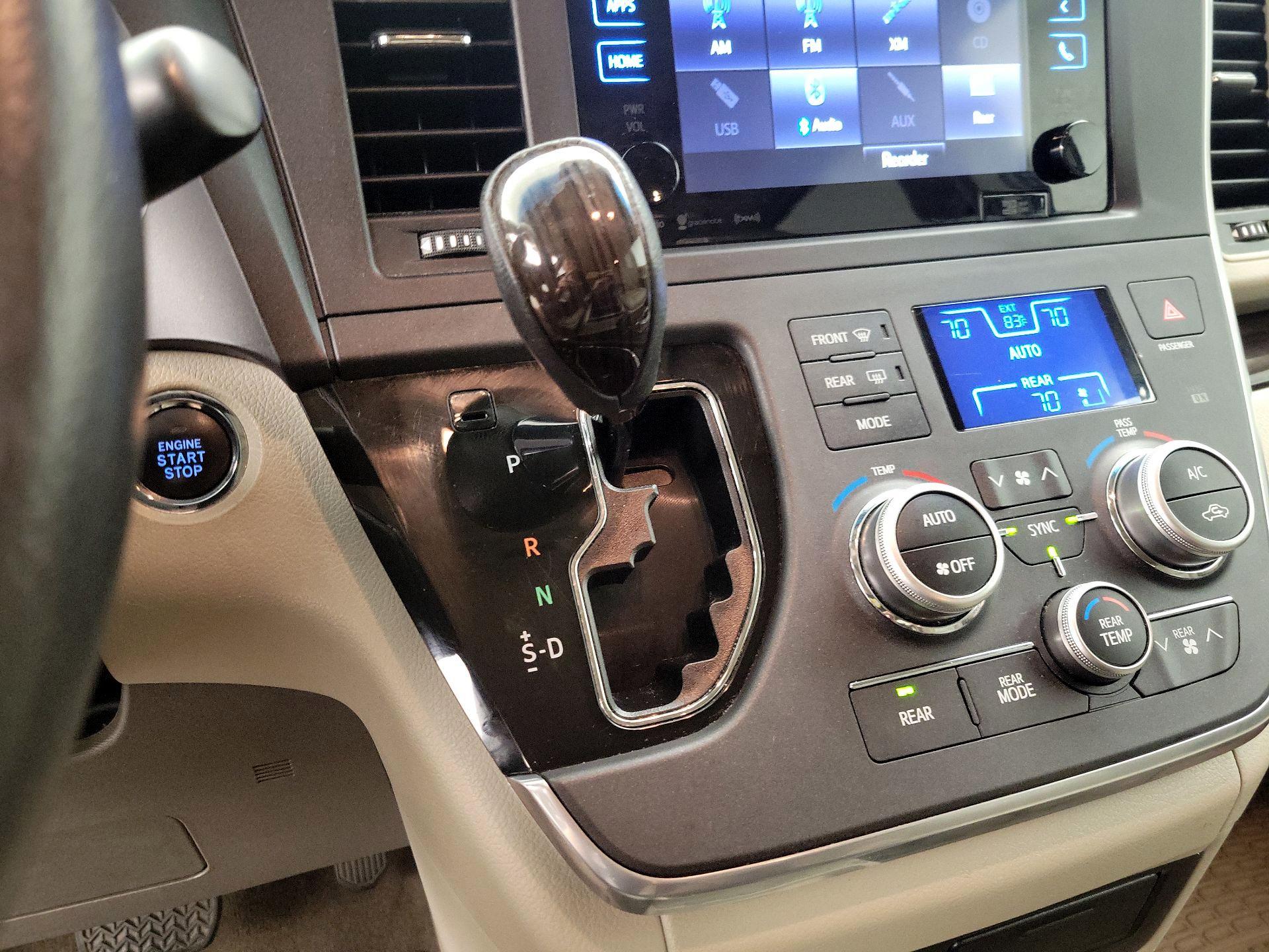 Thumbnail: 2017 Toyota Sienna - 17