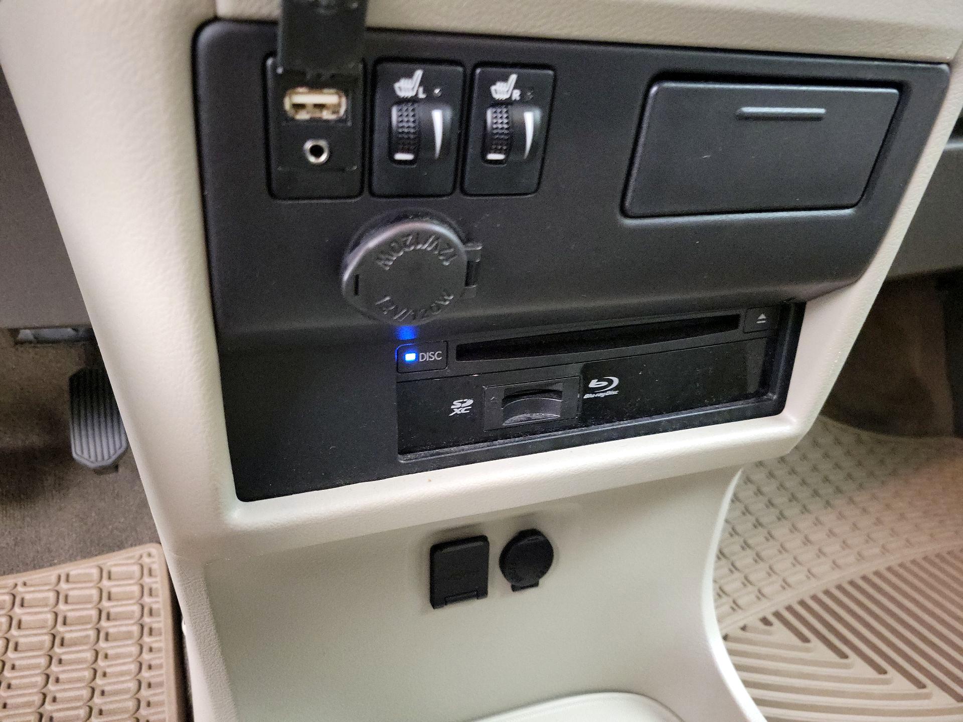 Thumbnail: 2017 Toyota Sienna - 18