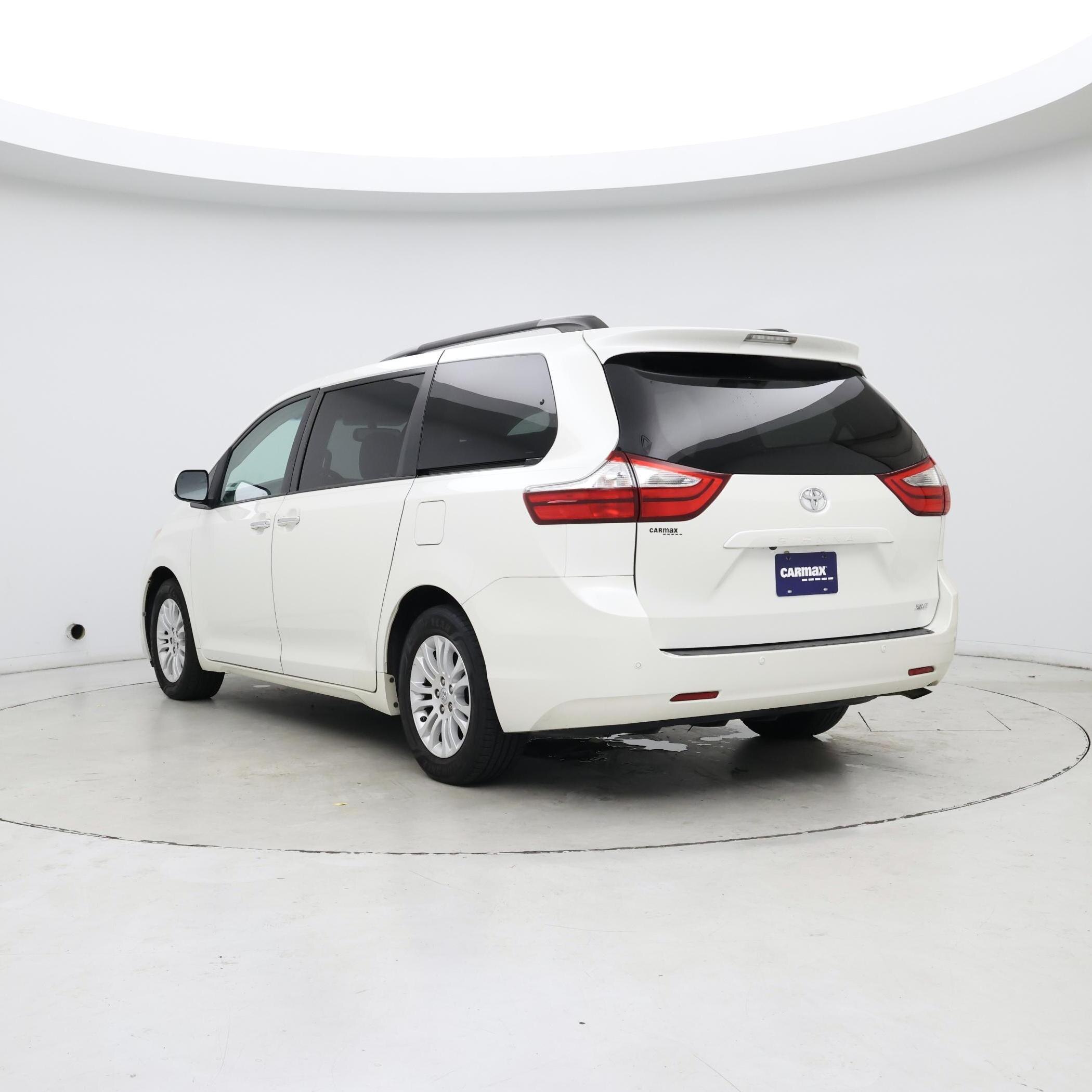 Thumbnail: 2017 Toyota Sienna - 2