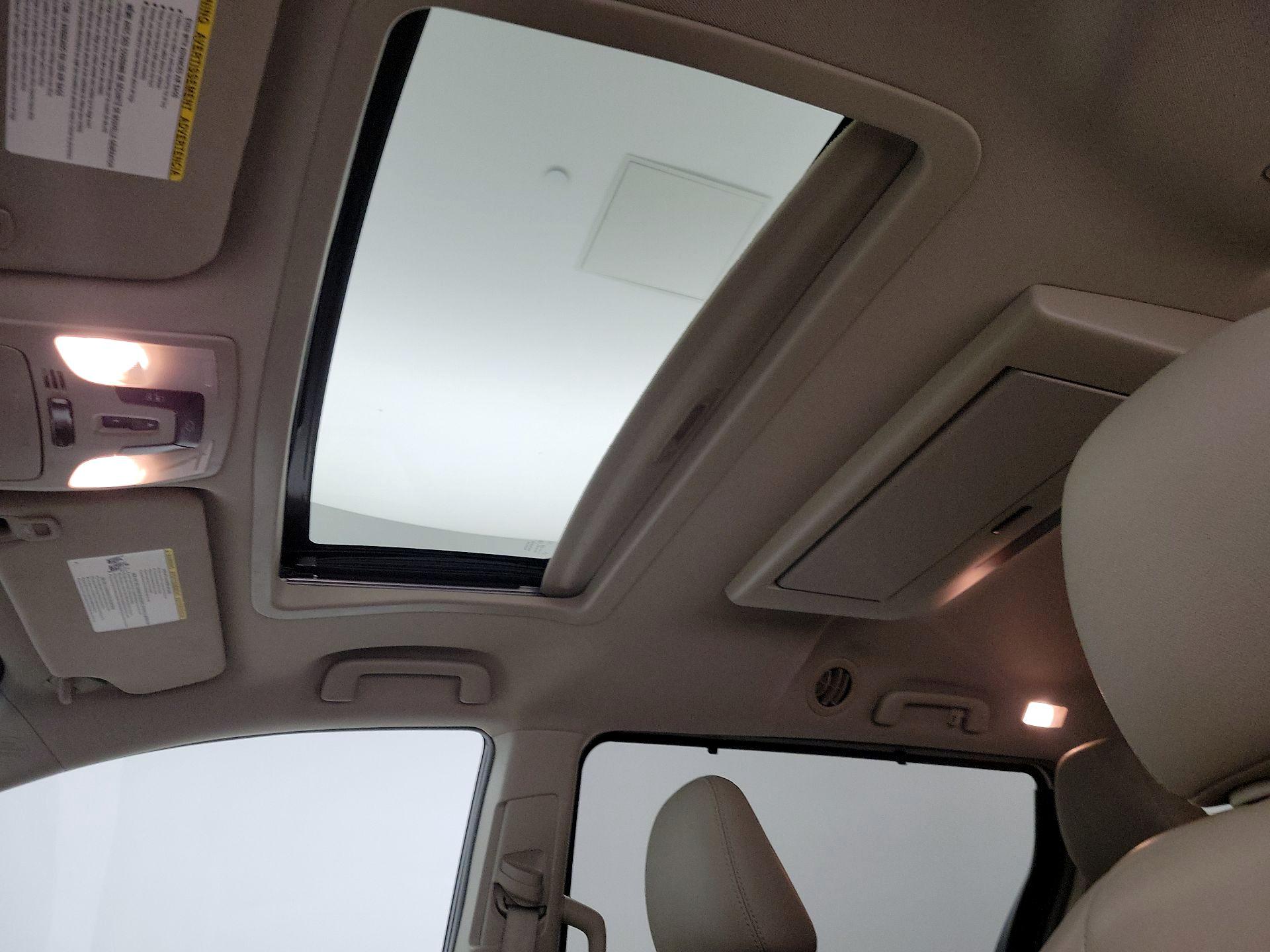 Thumbnail: 2017 Toyota Sienna - 19