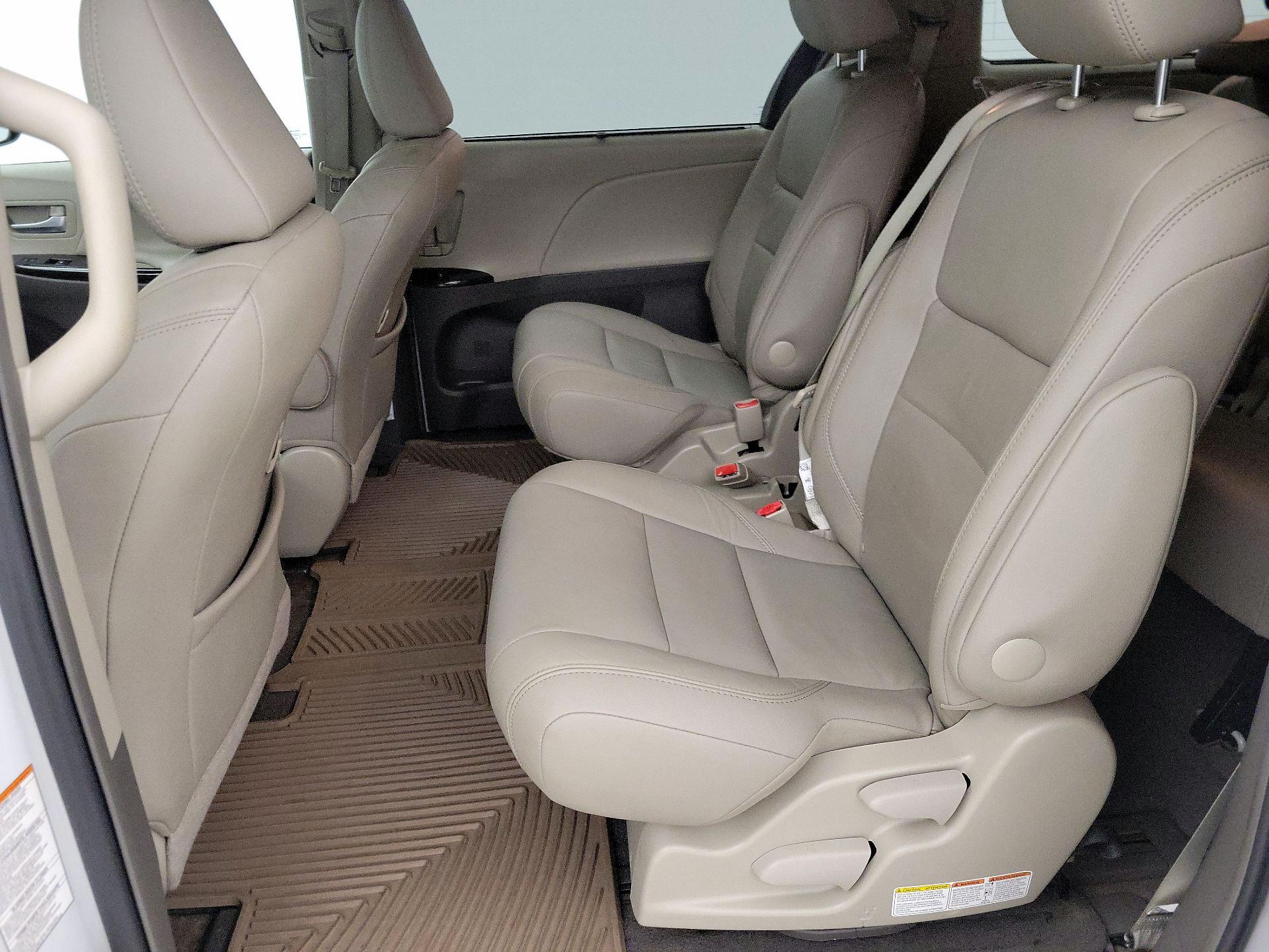 Thumbnail: 2017 Toyota Sienna - 20