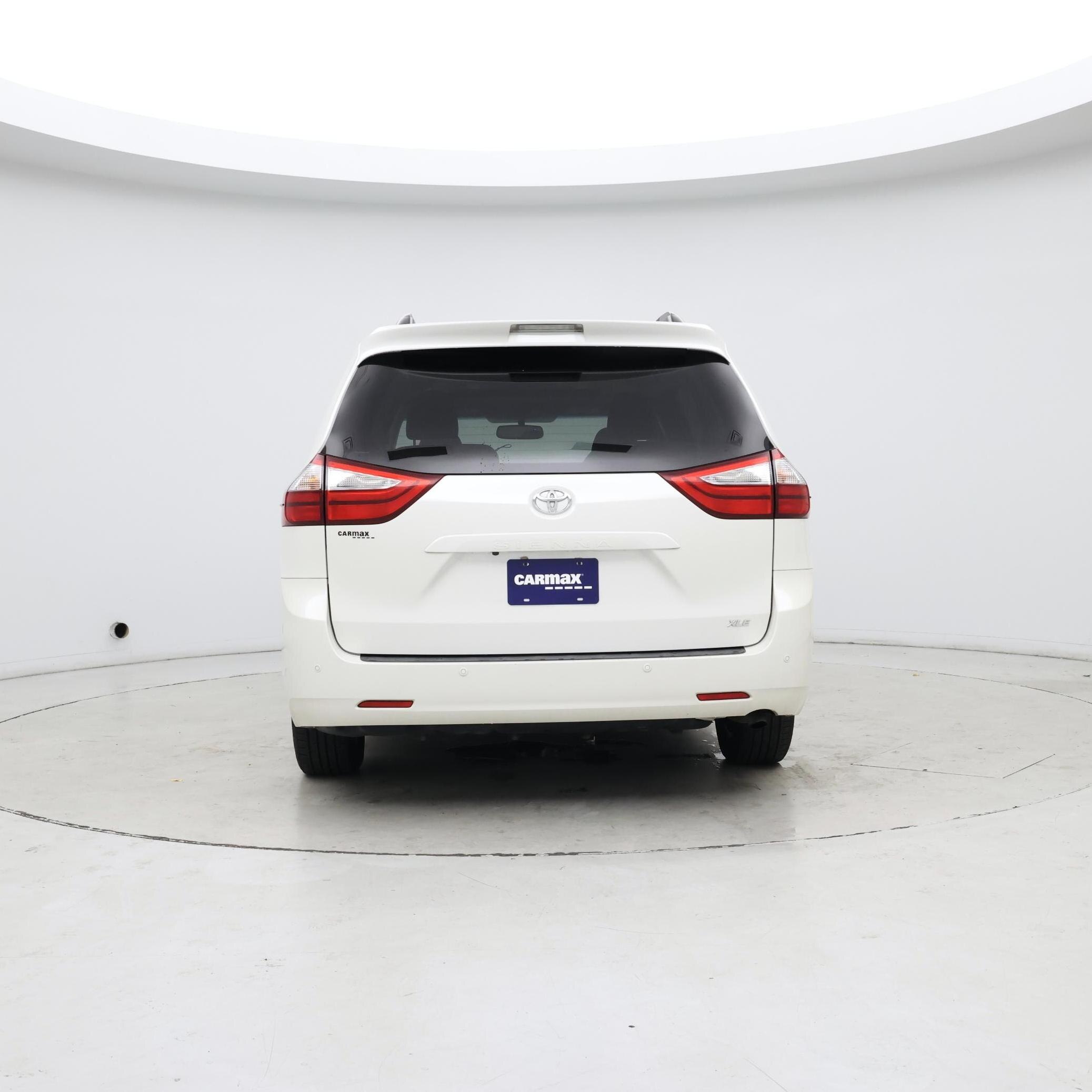 Thumbnail: 2017 Toyota Sienna - 6