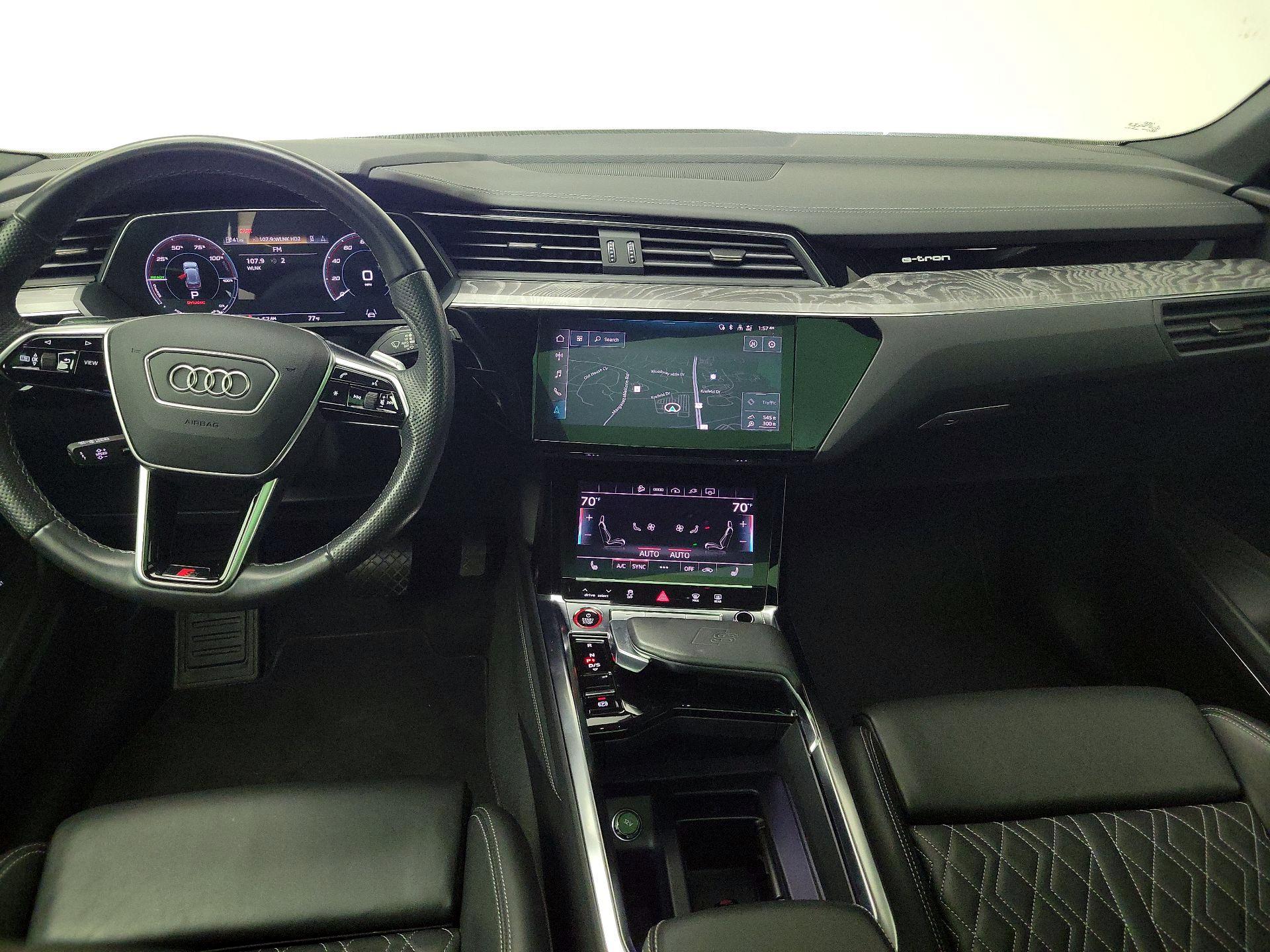 Thumbnail: 2022 Audi e-tron S - 9