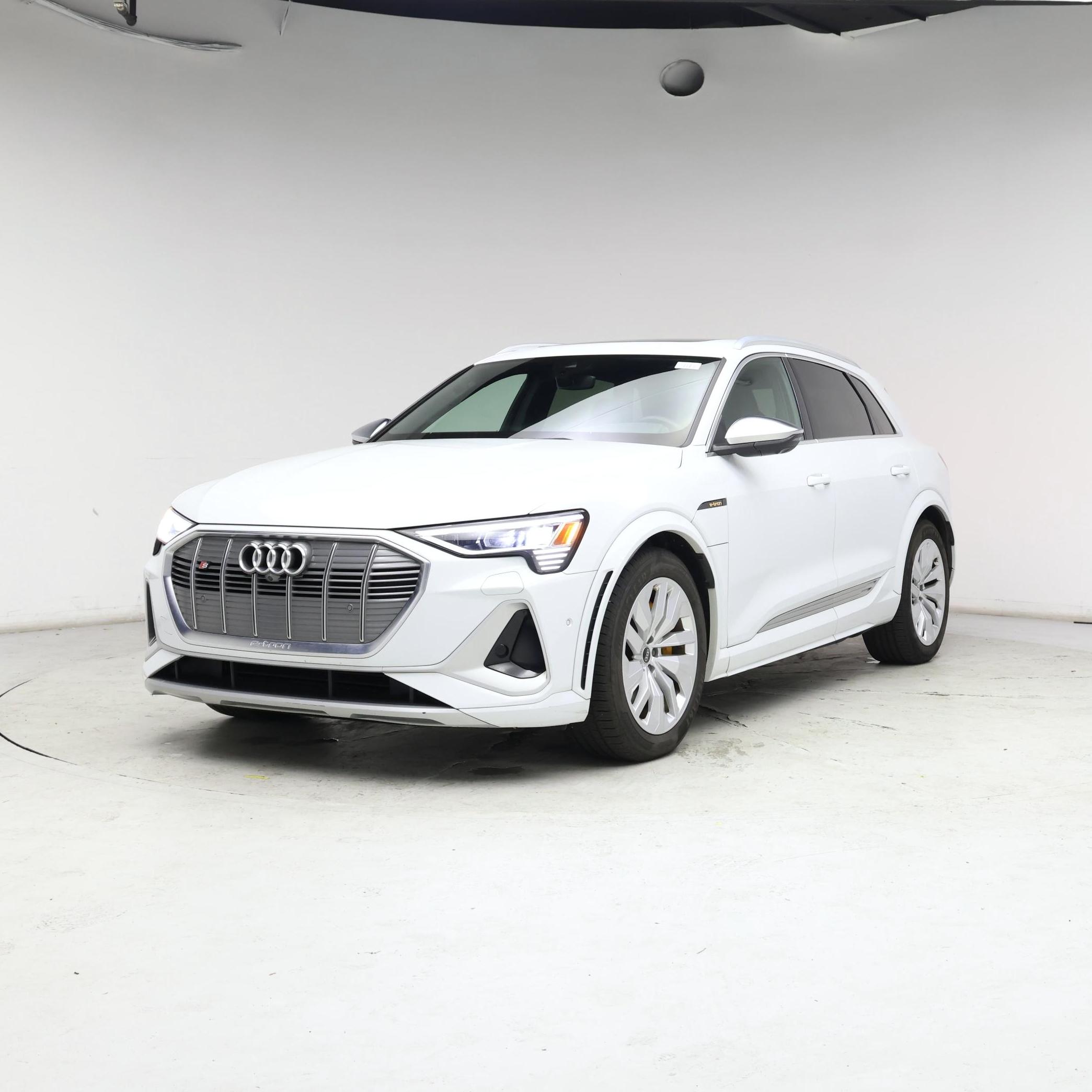 Thumbnail: 2022 Audi e-tron S - 4