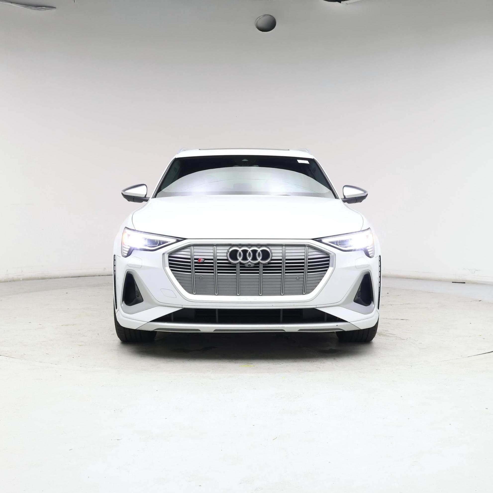 Thumbnail: 2022 Audi e-tron S - 5