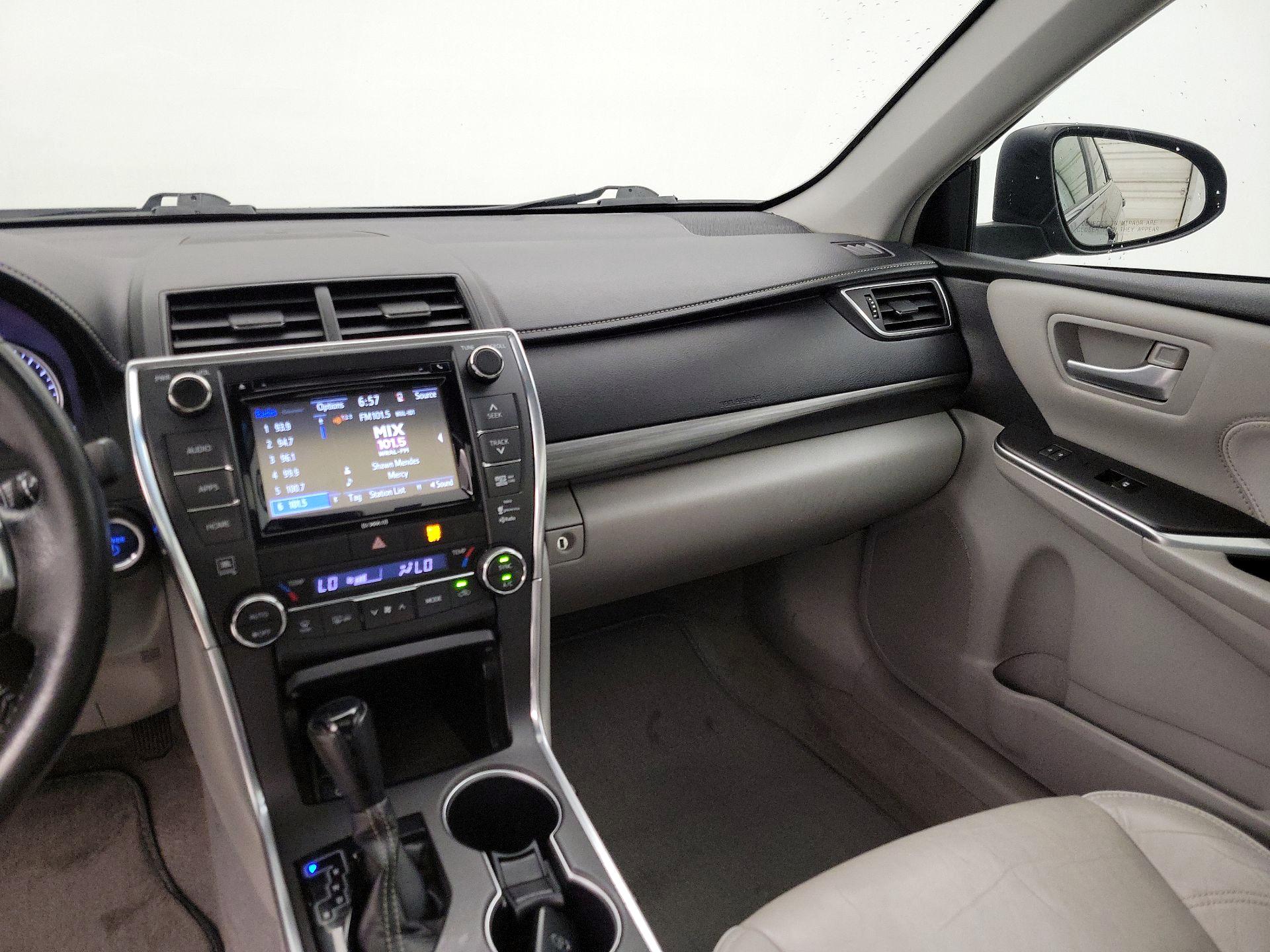 Thumbnail: 2017 Toyota Camry - 9