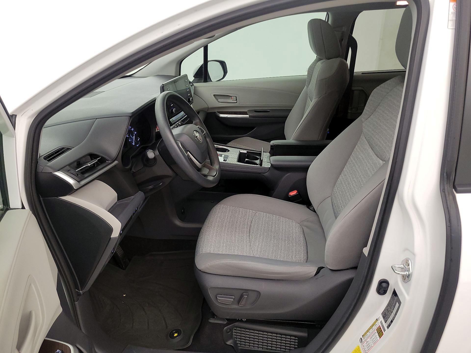 Thumbnail: 2021 Toyota Sienna - 11