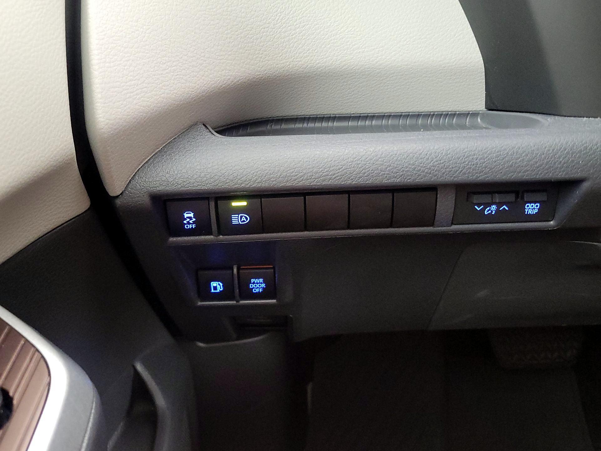 Thumbnail: 2021 Toyota Sienna - 13