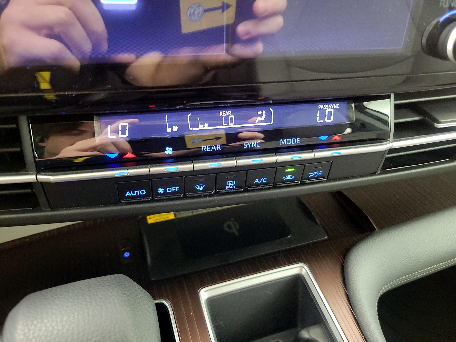 Thumbnail: 2021 Toyota Sienna - 16