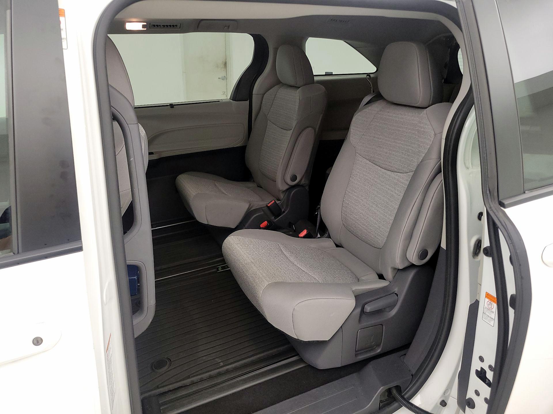 Thumbnail: 2021 Toyota Sienna - 20