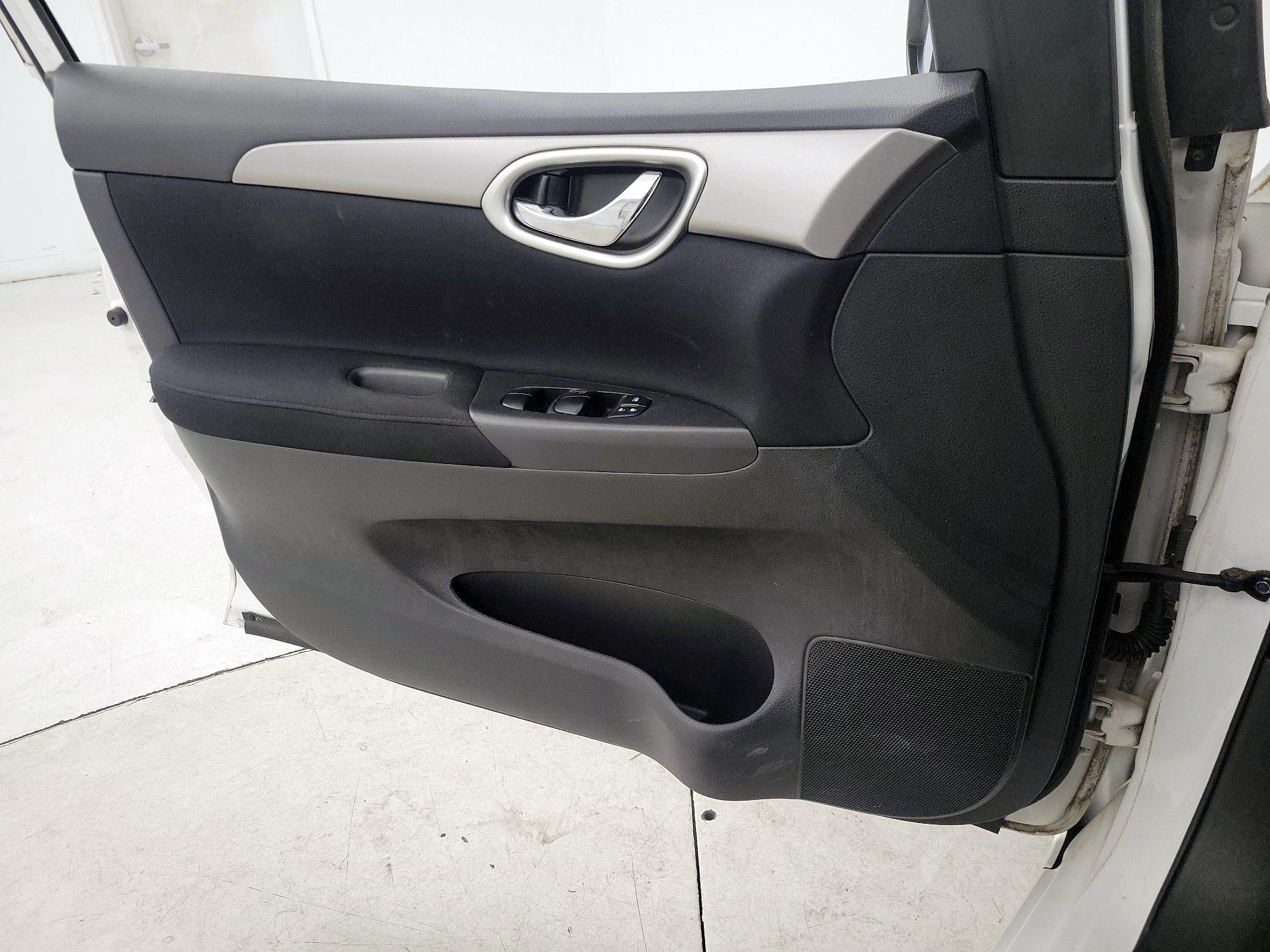 Thumbnail: 2013 Nissan Sentra - 12
