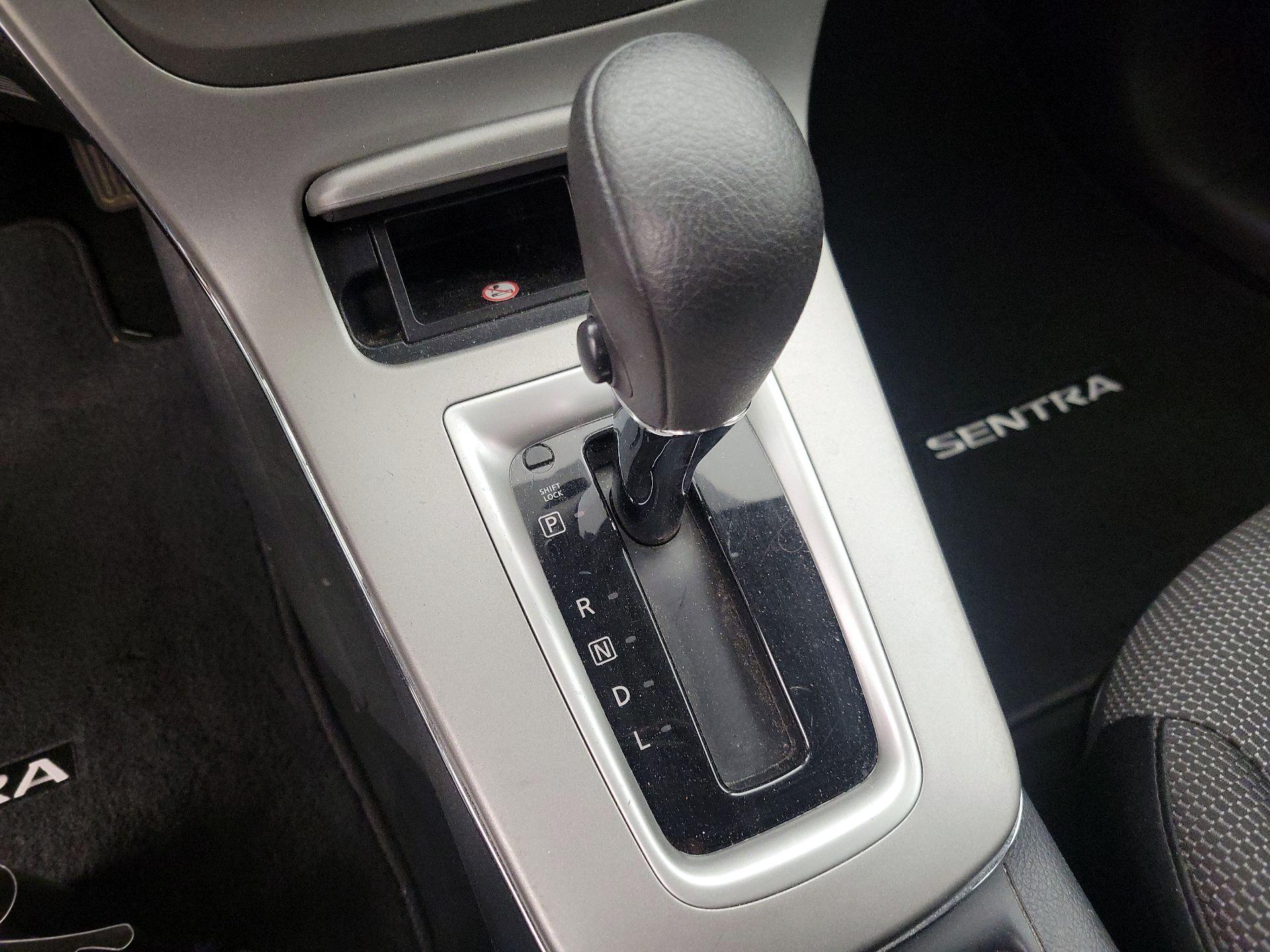 Thumbnail: 2013 Nissan Sentra - 16
