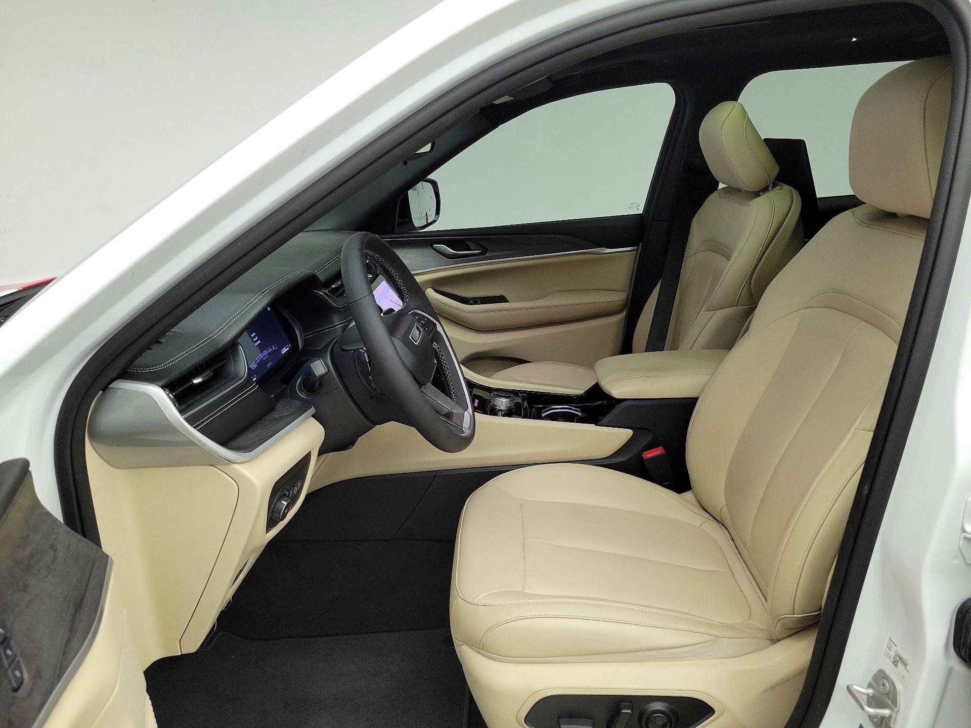 Thumbnail: 2023 Jeep Grand Cherokee L - 11