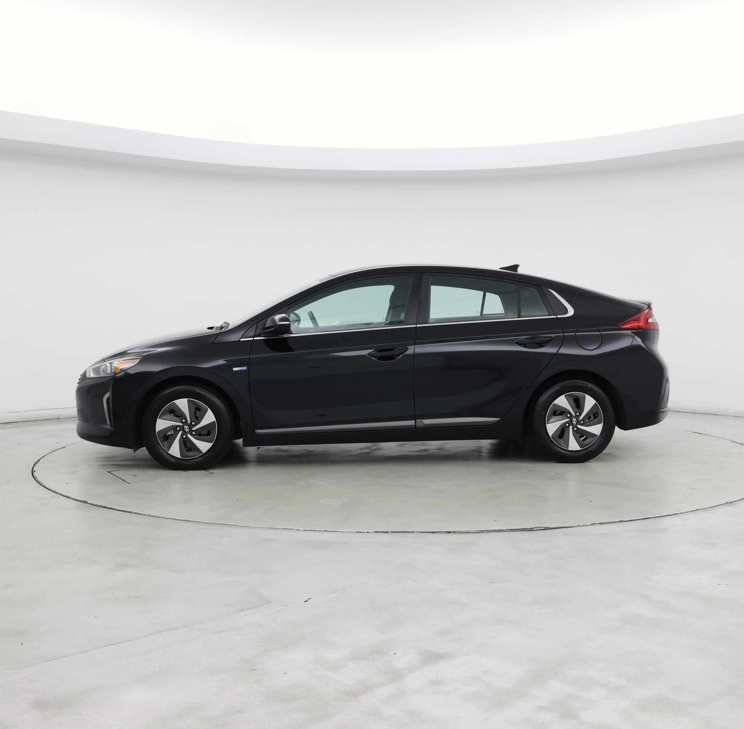 Thumbnail: 2019 Hyundai Ioniq - 3