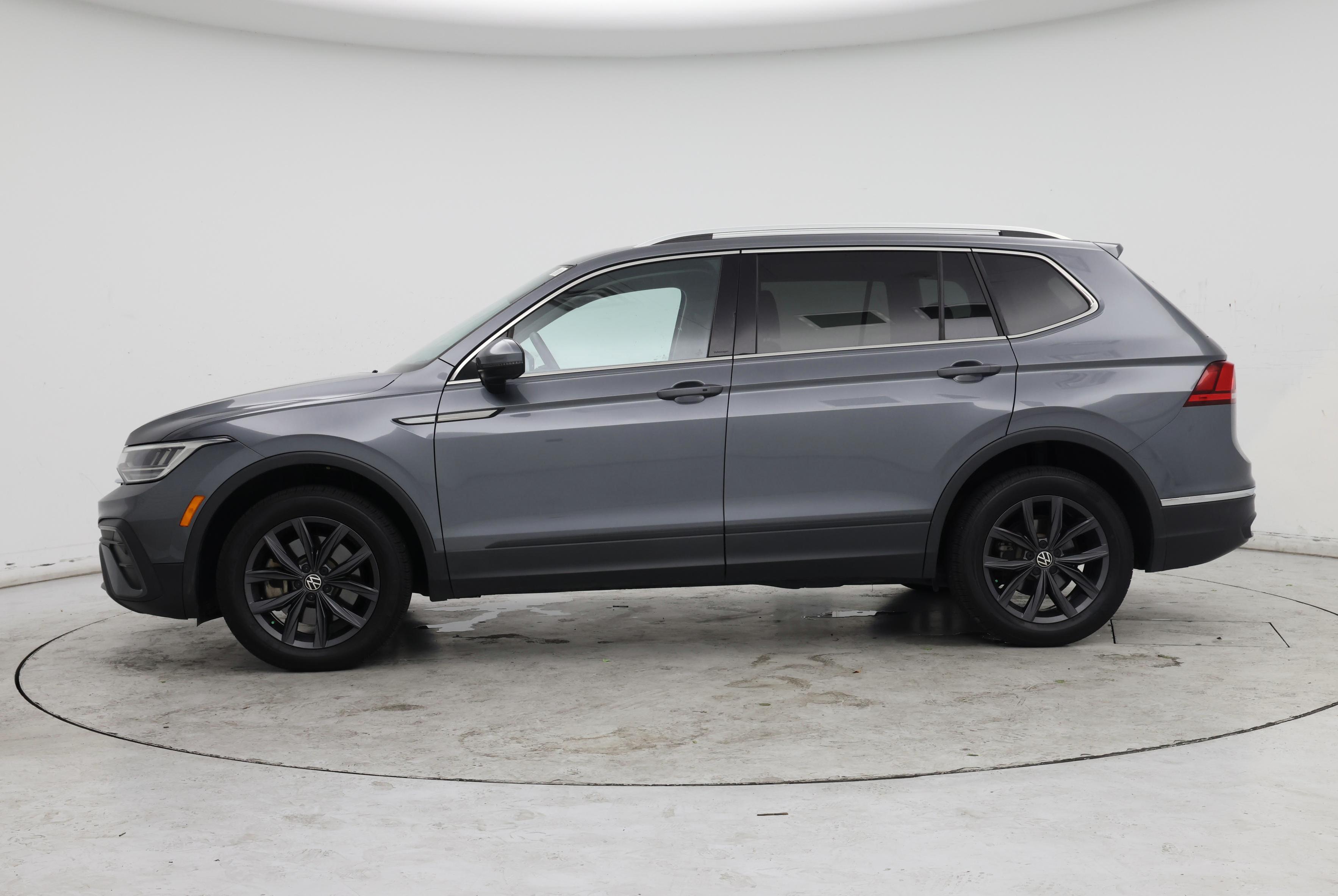 Thumbnail: 2022 Volkswagen Tiguan - 3