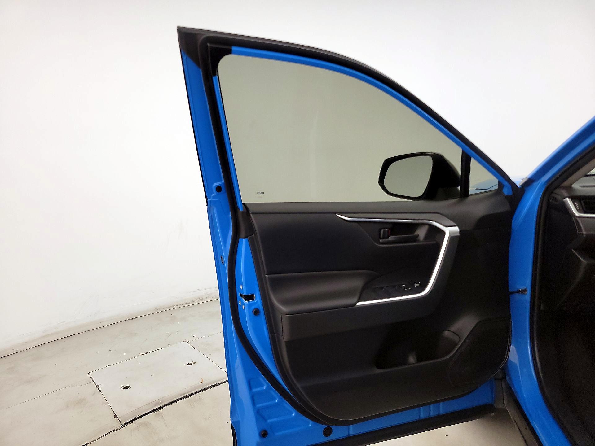 Thumbnail: 2019 Toyota RAV4 - 12