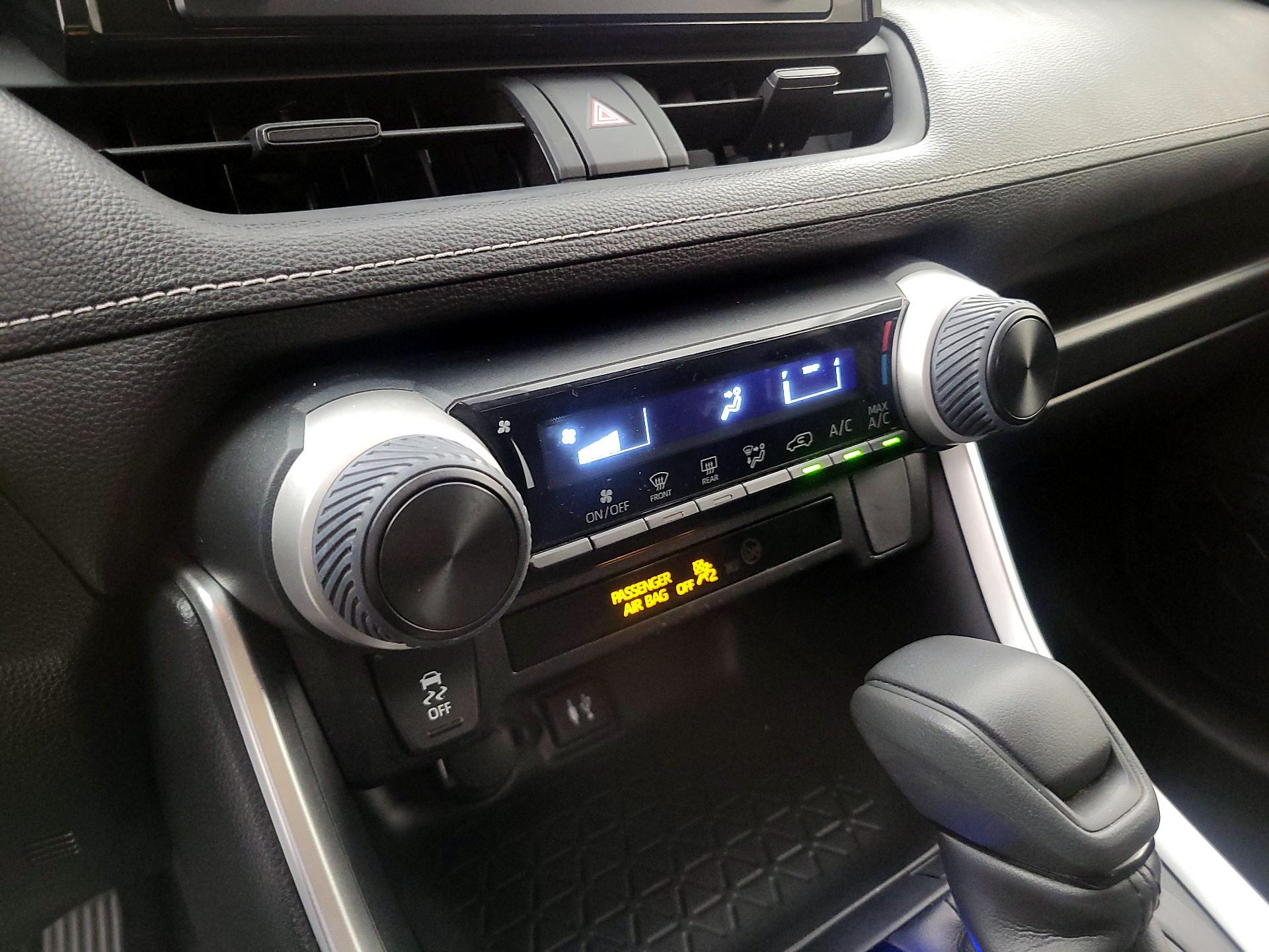 Thumbnail: 2019 Toyota RAV4 - 16