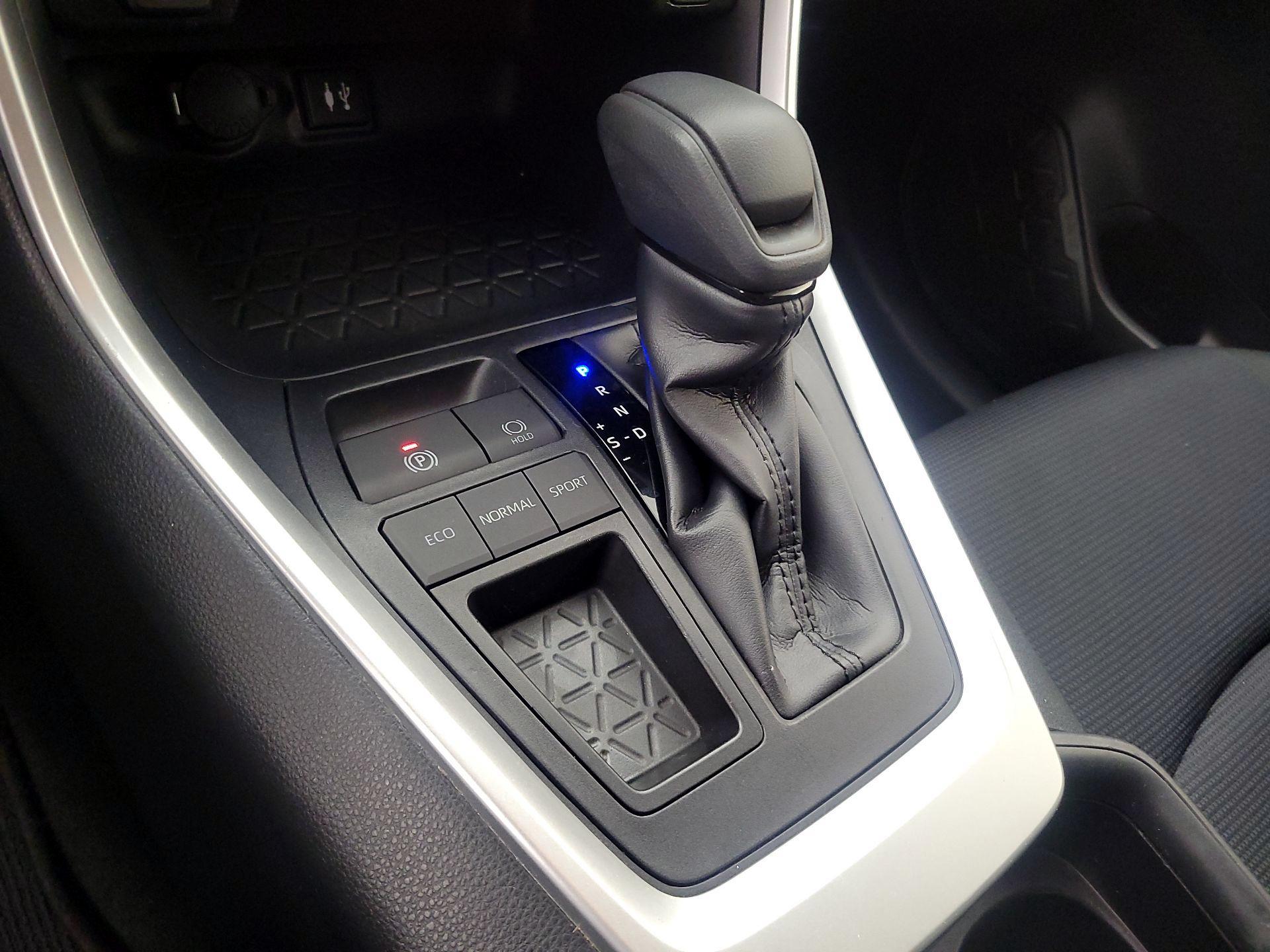 Thumbnail: 2019 Toyota RAV4 - 17