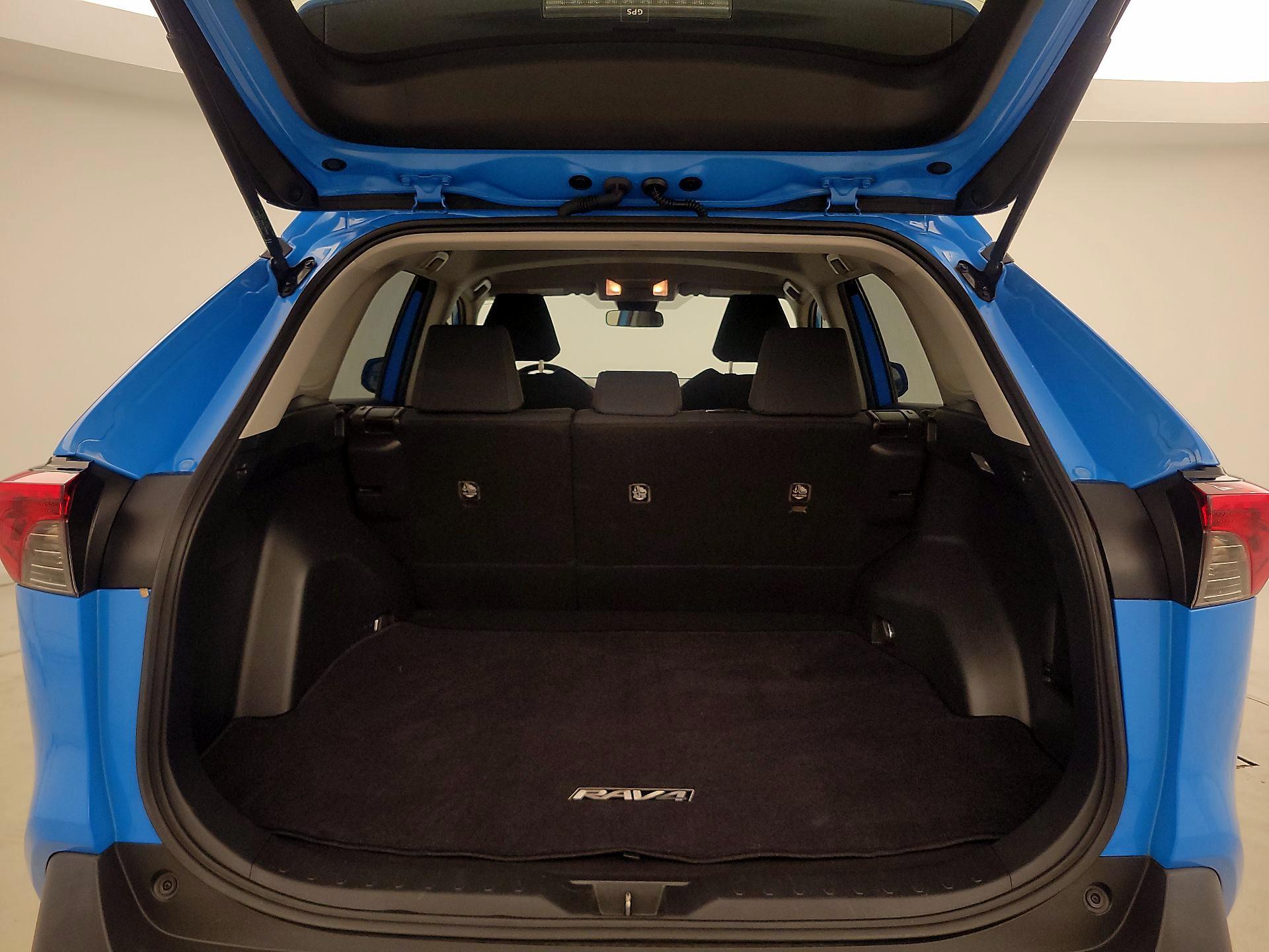 Thumbnail: 2019 Toyota RAV4 - 20