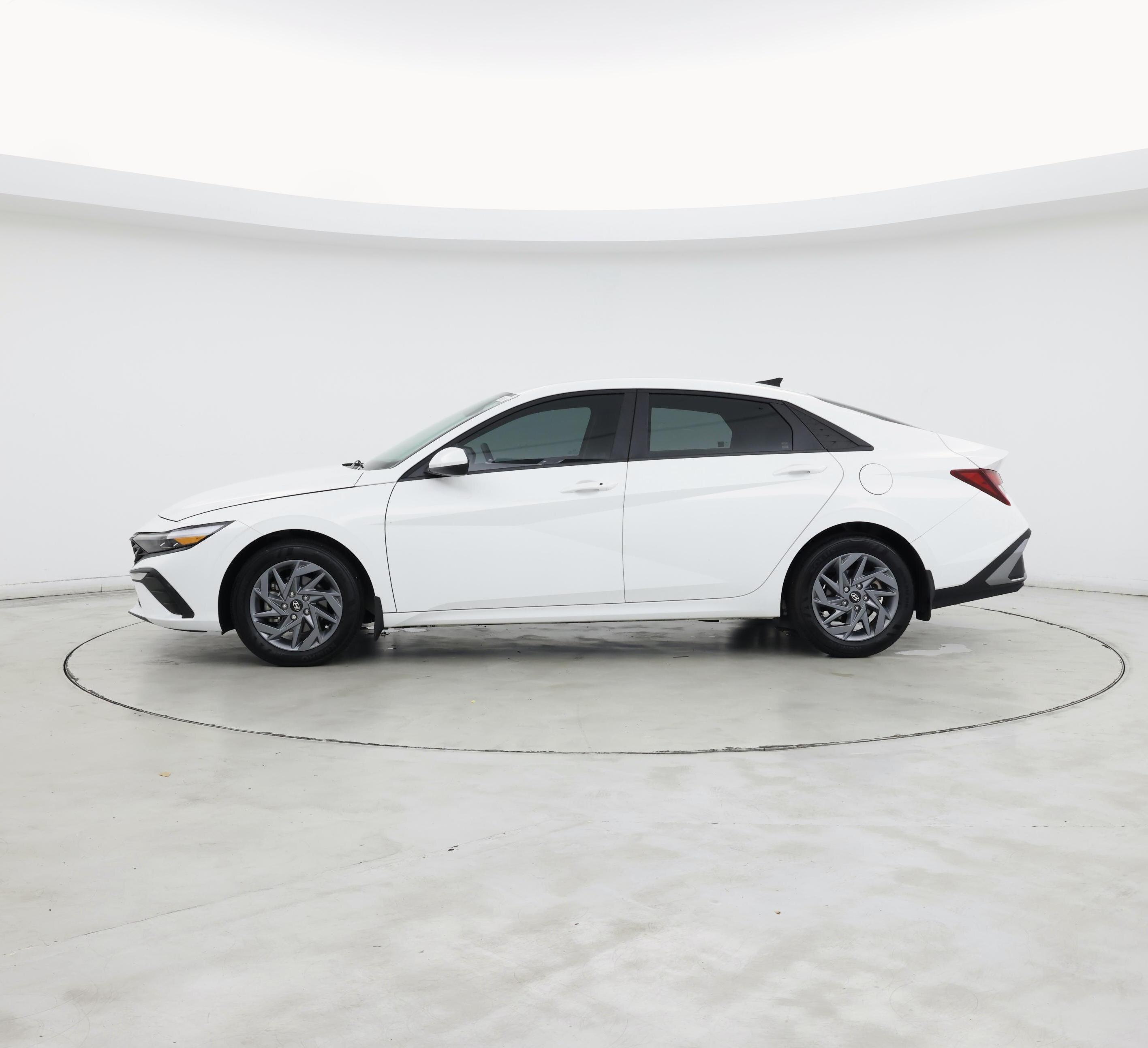 Thumbnail: 2024 Hyundai Elantra - 3