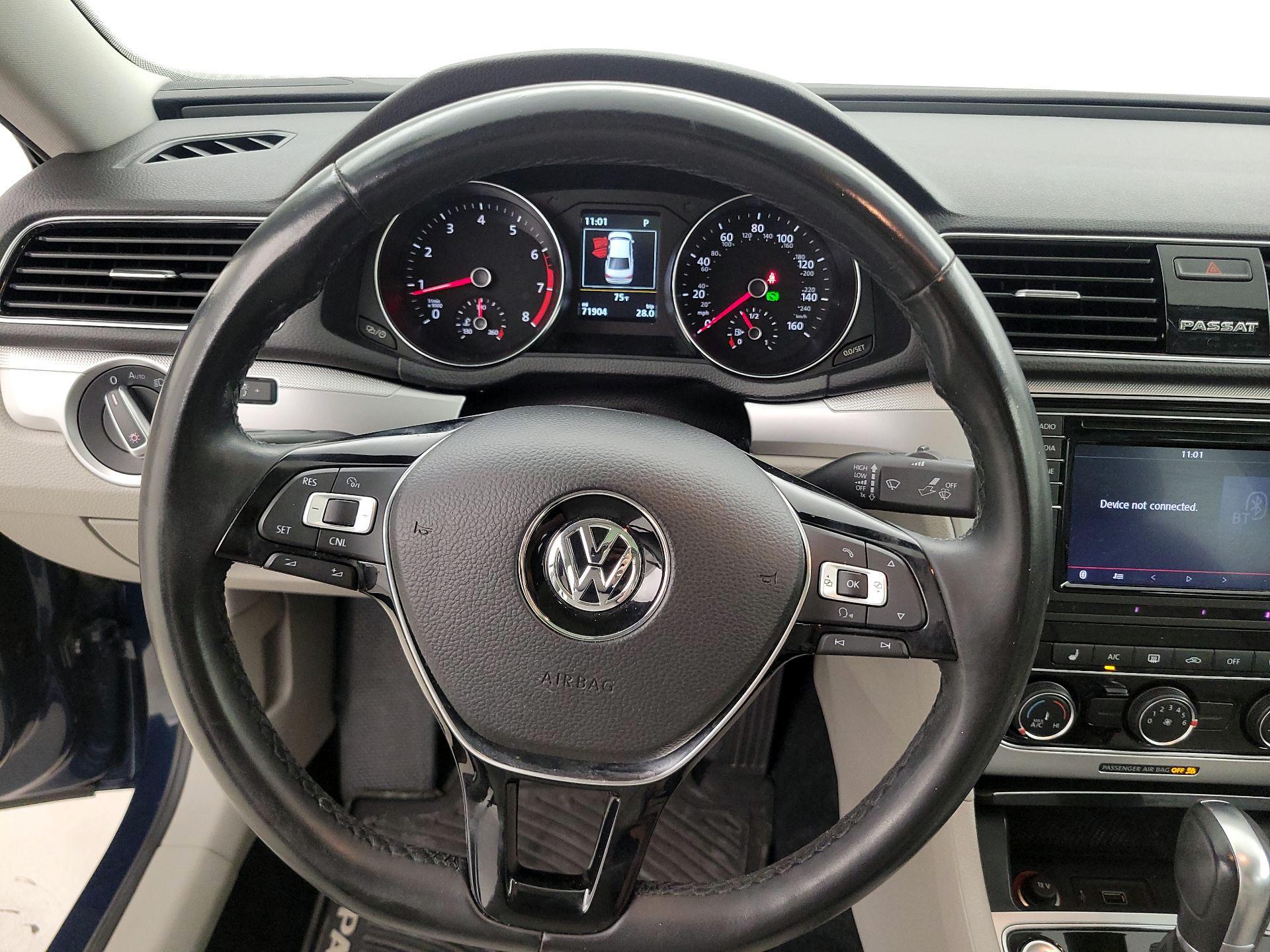 Thumbnail: 2019 Volkswagen Passat - 10