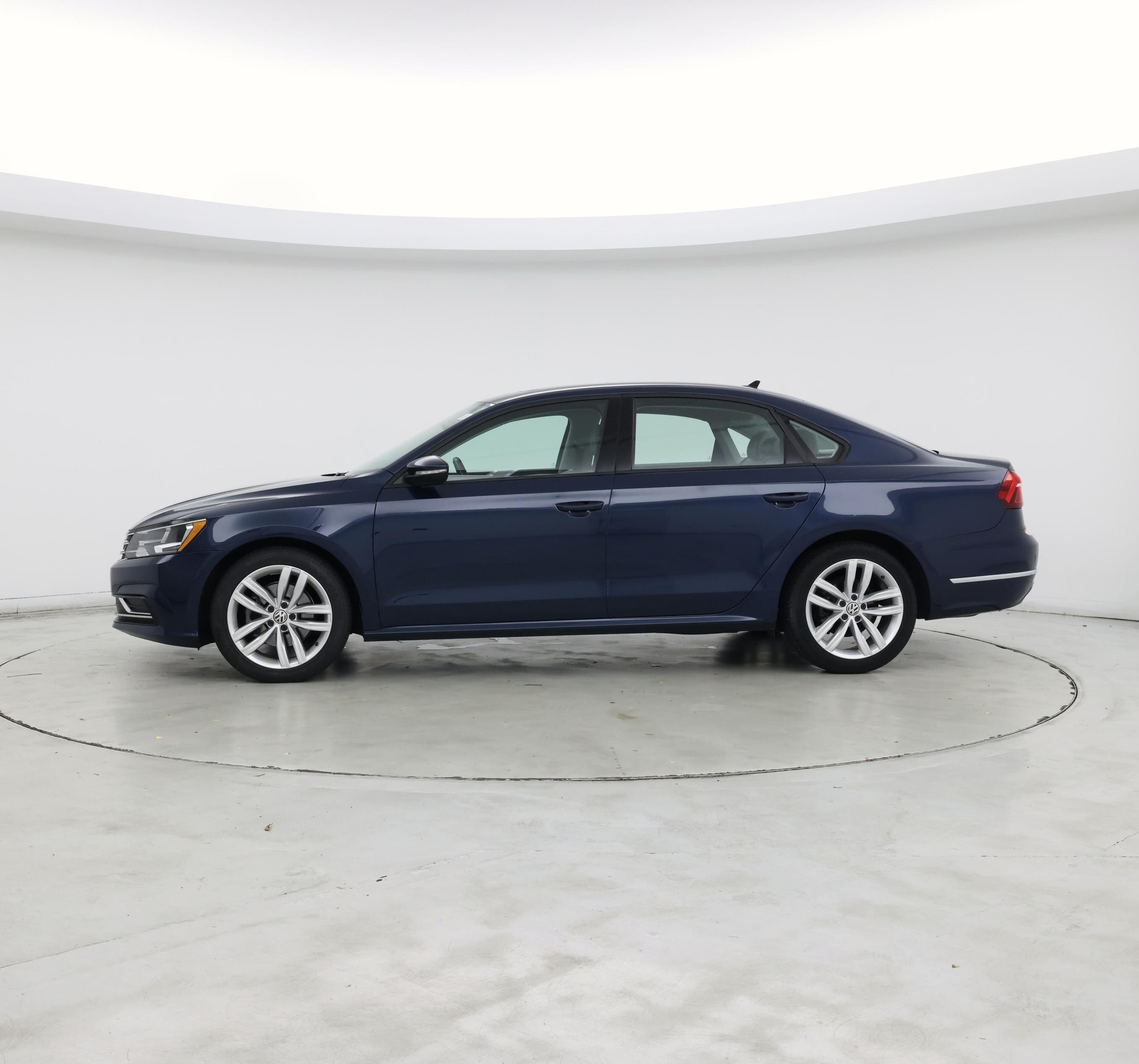 Thumbnail: 2019 Volkswagen Passat - 3