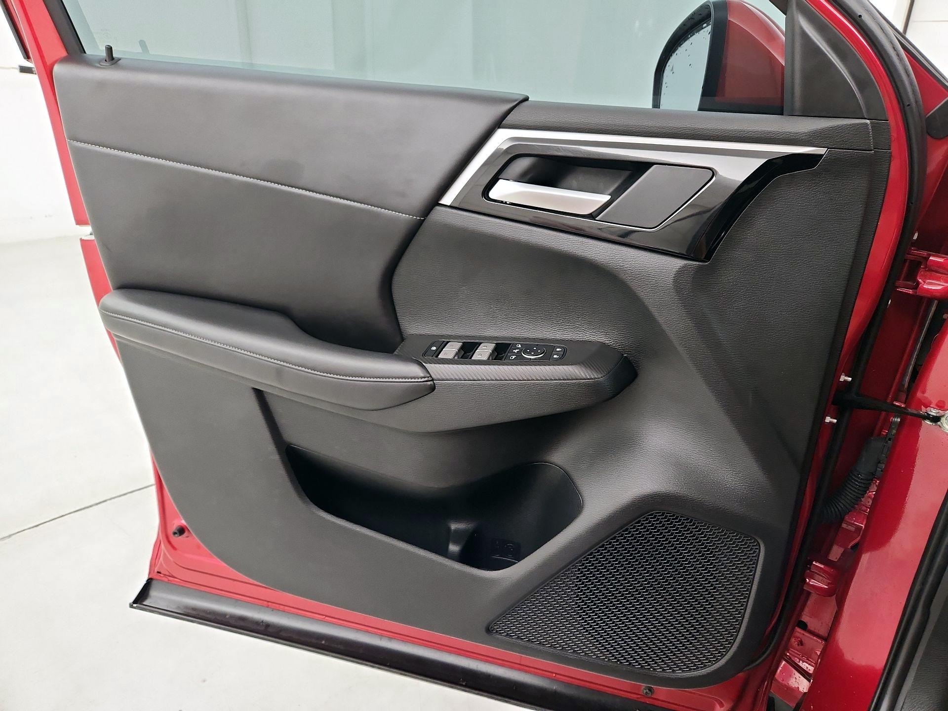 Thumbnail: 2023 Mitsubishi Outlander - 12