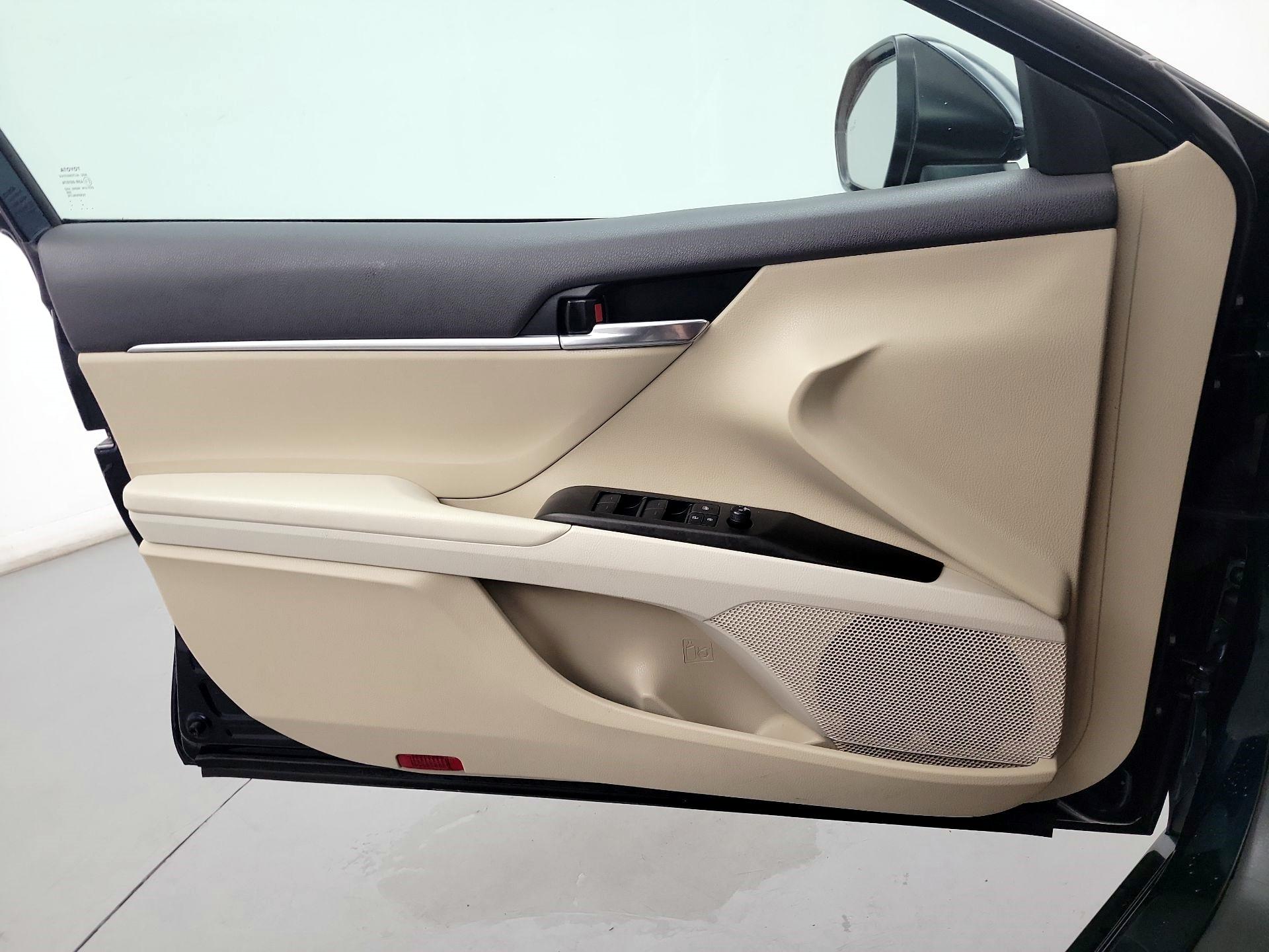 Thumbnail: 2021 Toyota Camry - 10