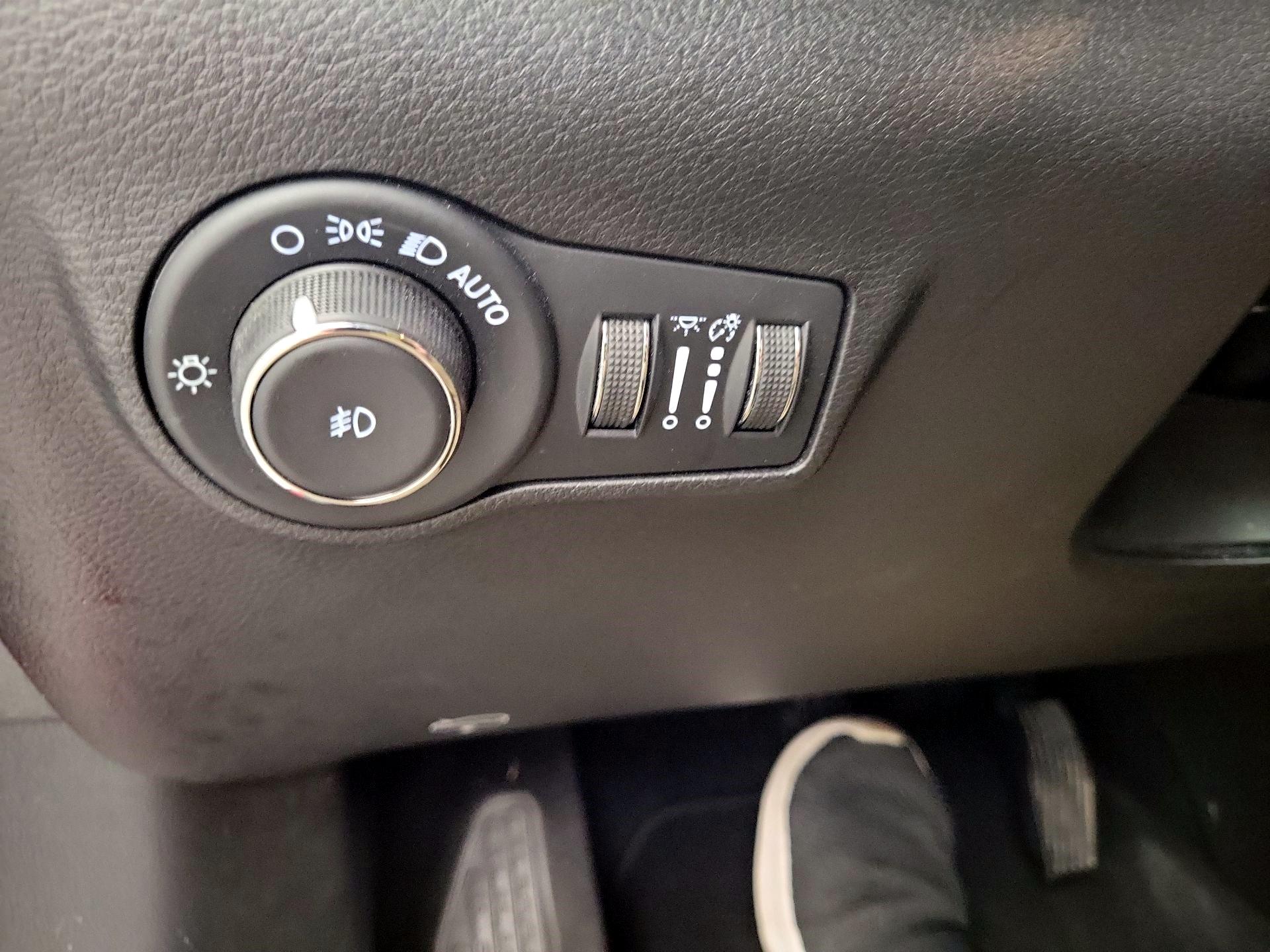 Thumbnail: 2022 Jeep Compass - 11