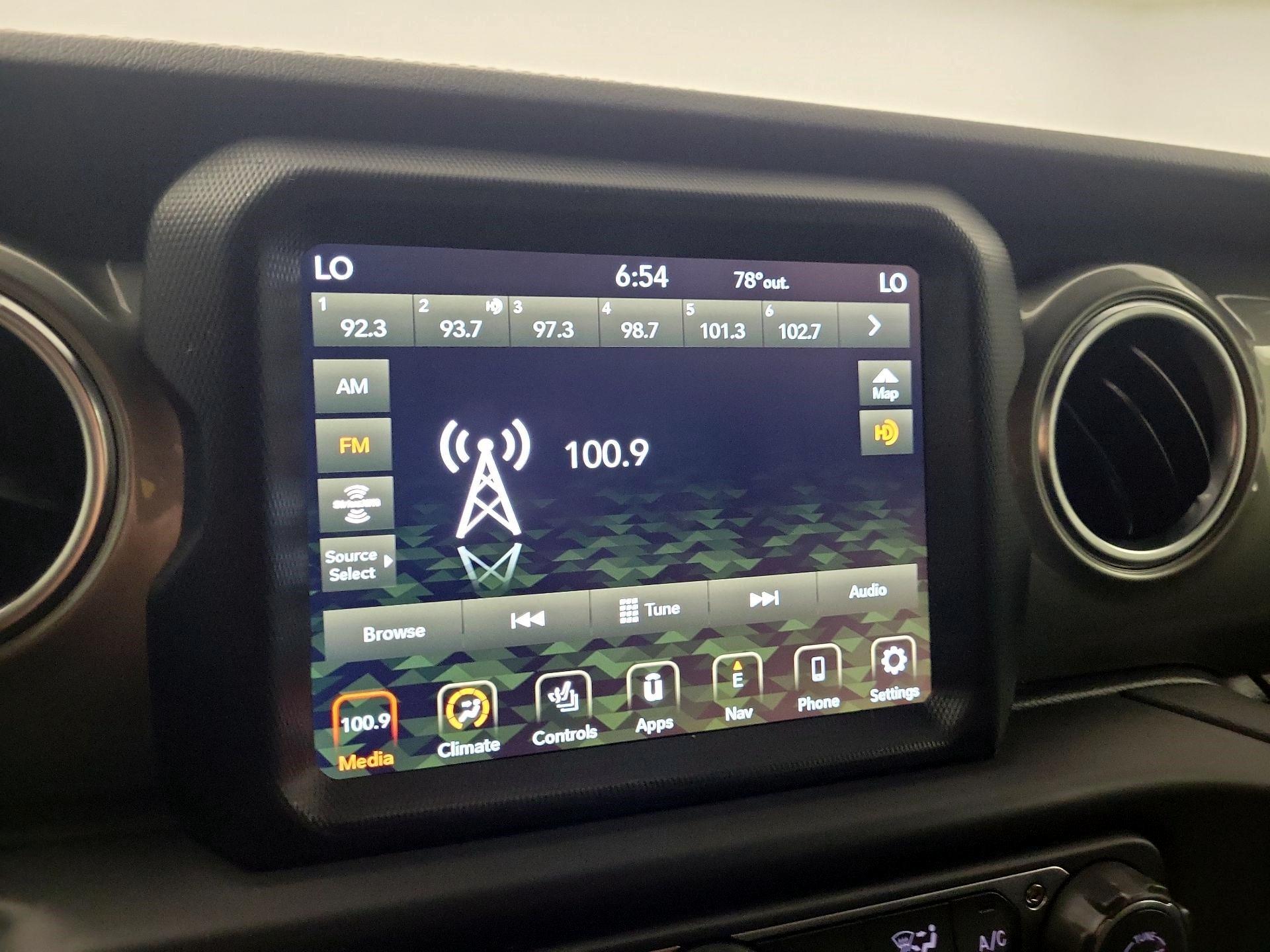 Thumbnail: 2022 Jeep Wrangler - 14