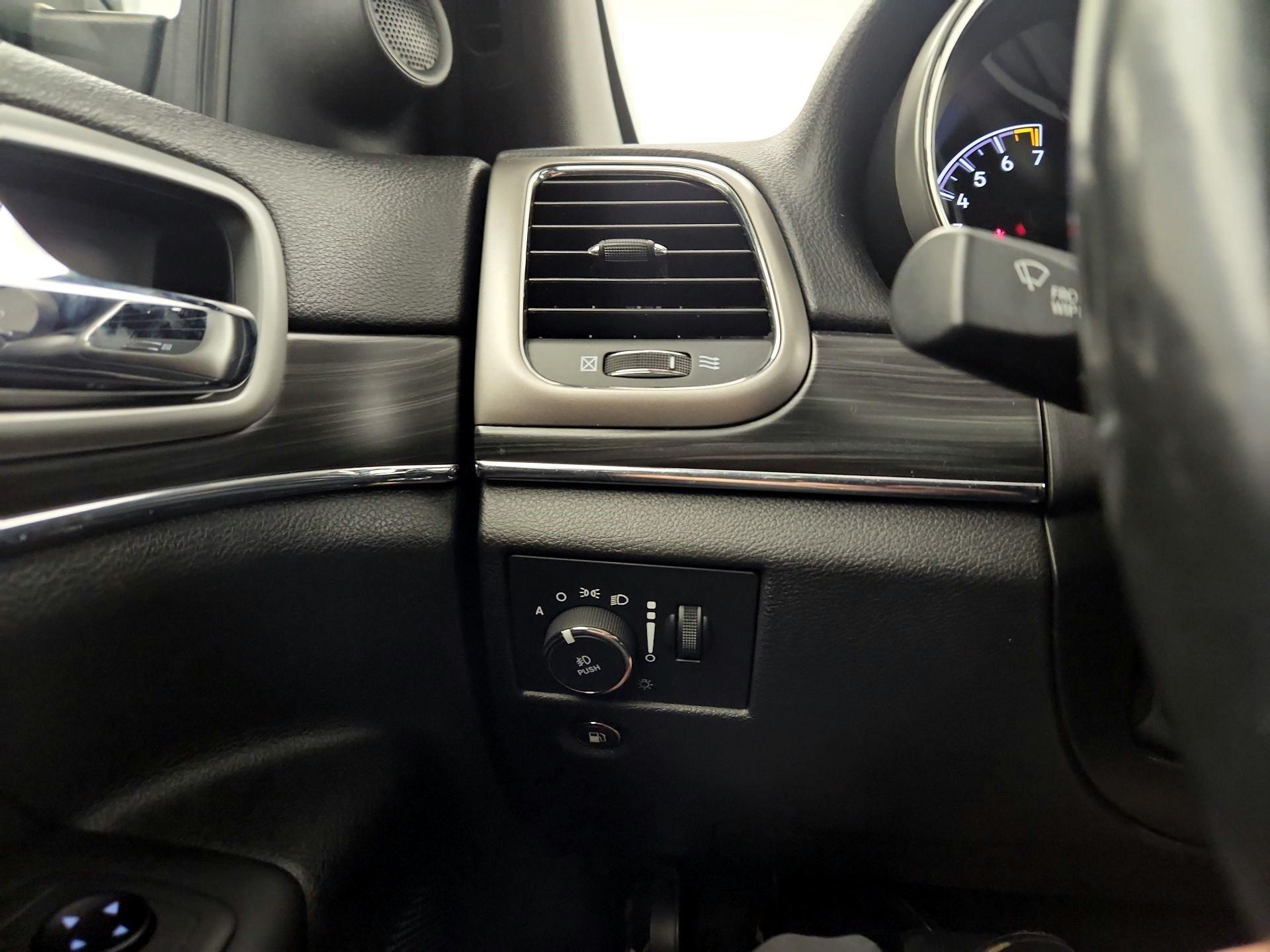 Thumbnail: 2020 Jeep Grand Cherokee - 11
