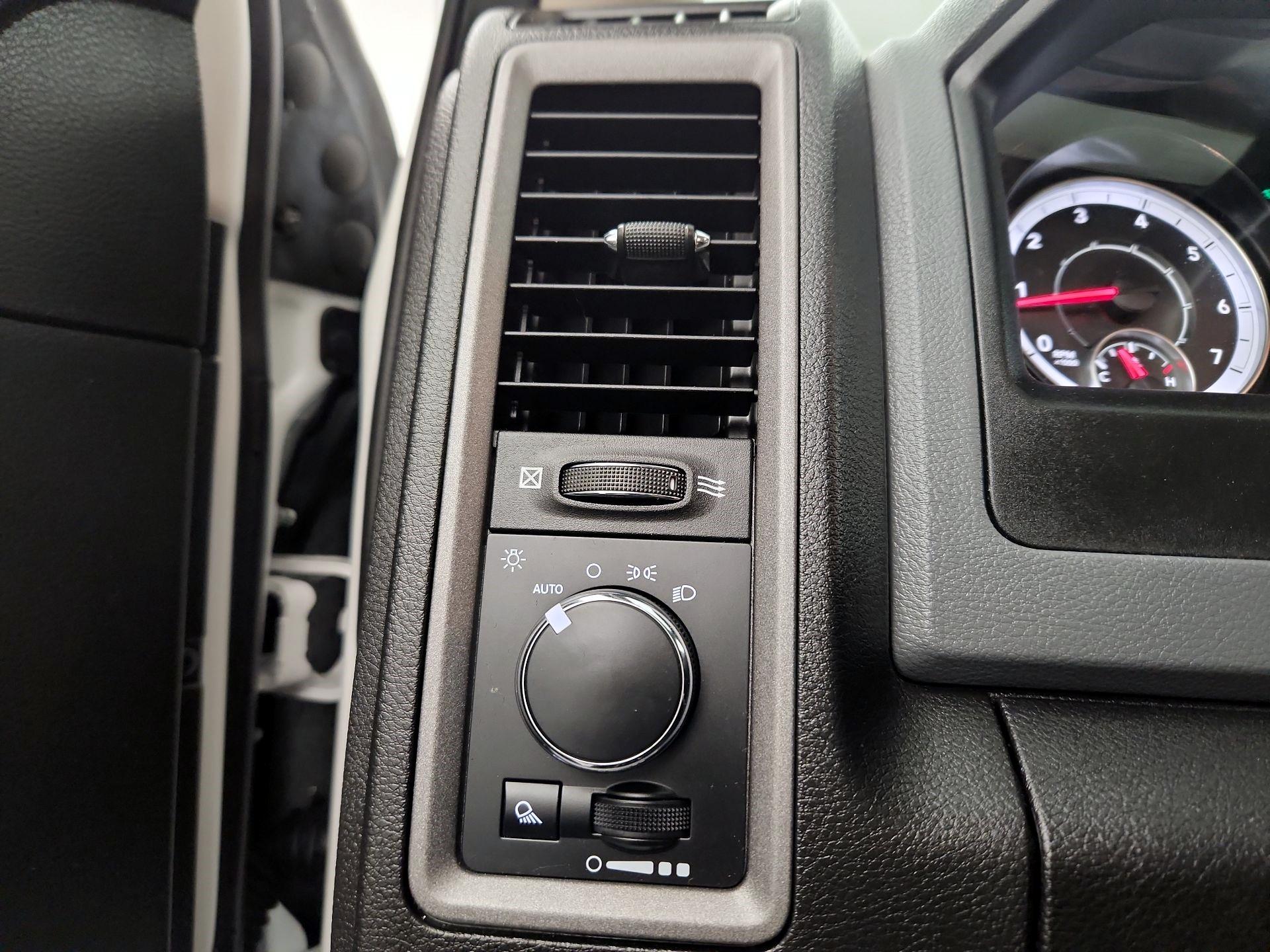 Thumbnail: 2020 RAM 1500 Classic - 11