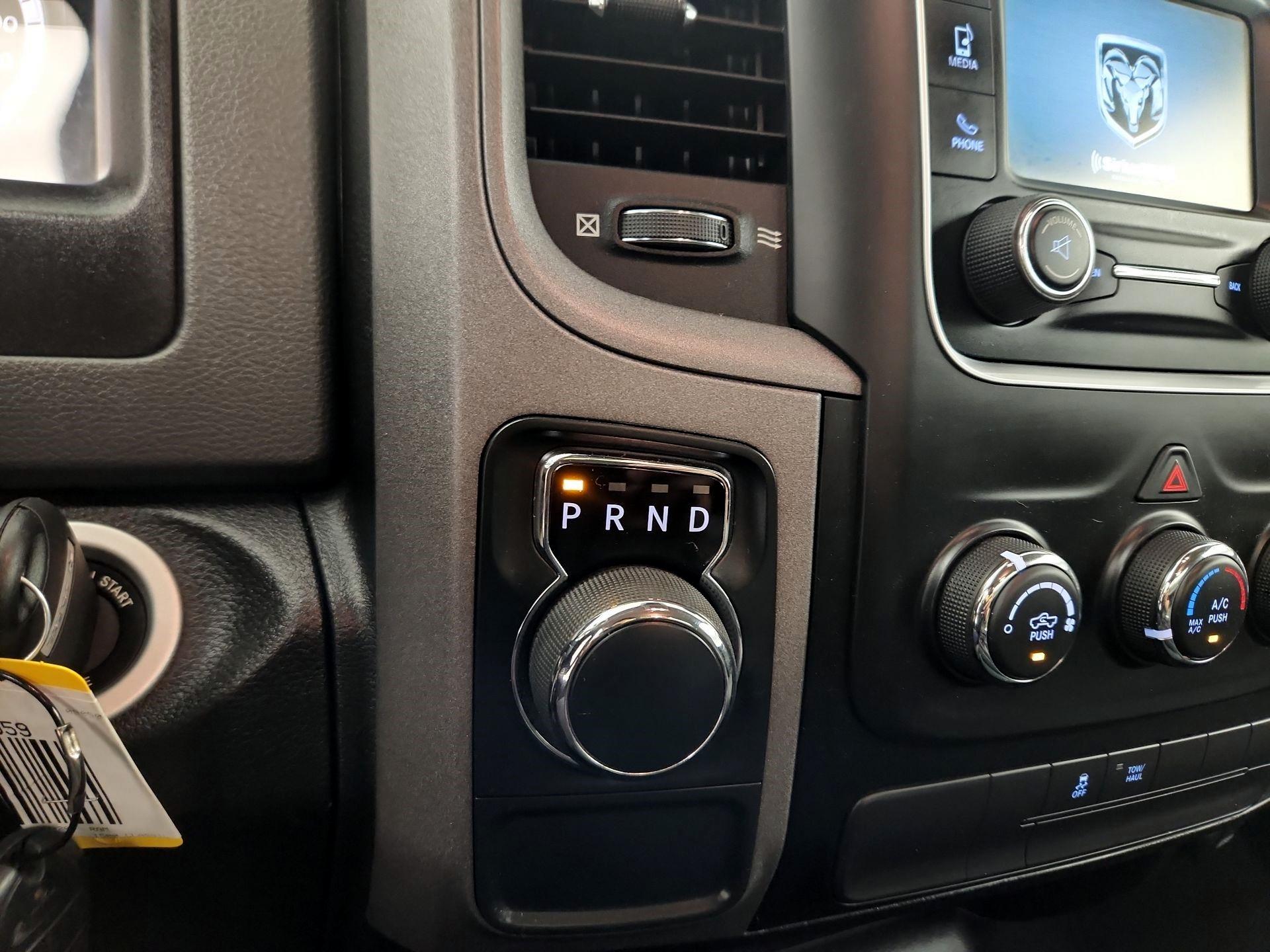 Thumbnail: 2020 RAM 1500 Classic - 16