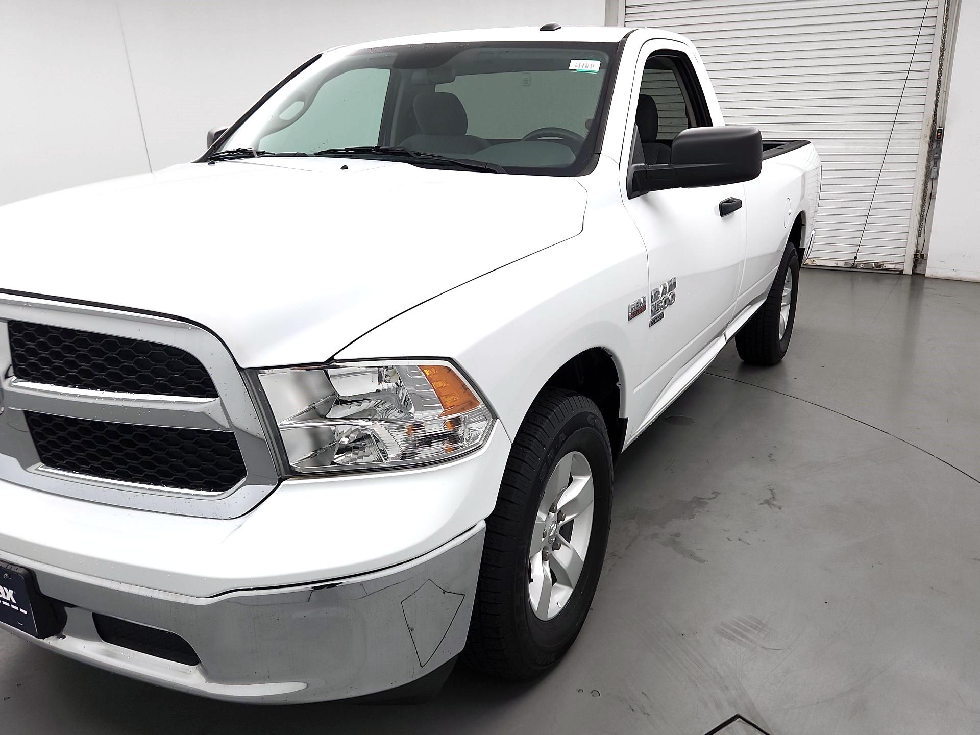 Thumbnail: 2020 RAM 1500 Classic - 3