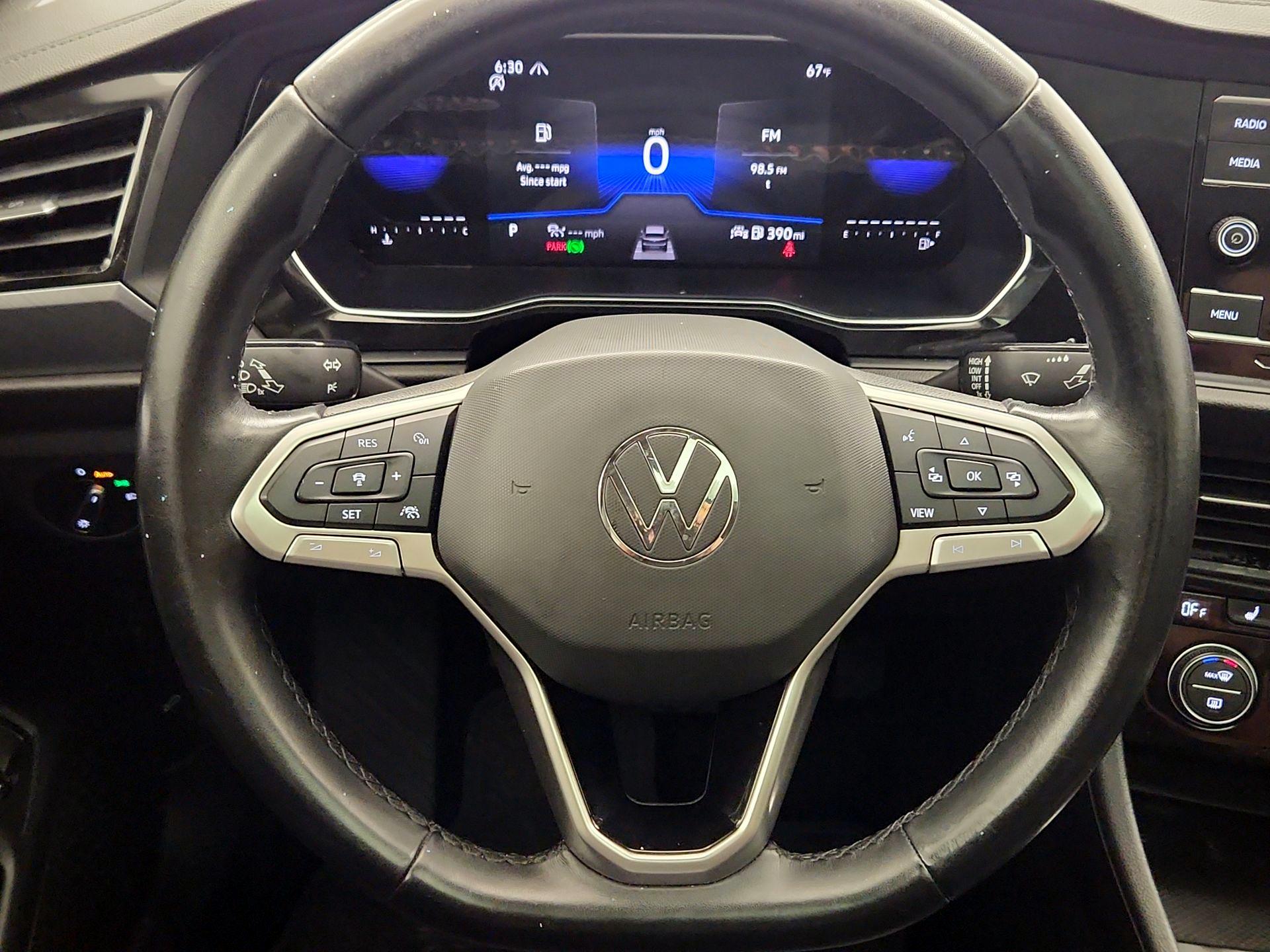 Thumbnail: 2023 Volkswagen Jetta - 10