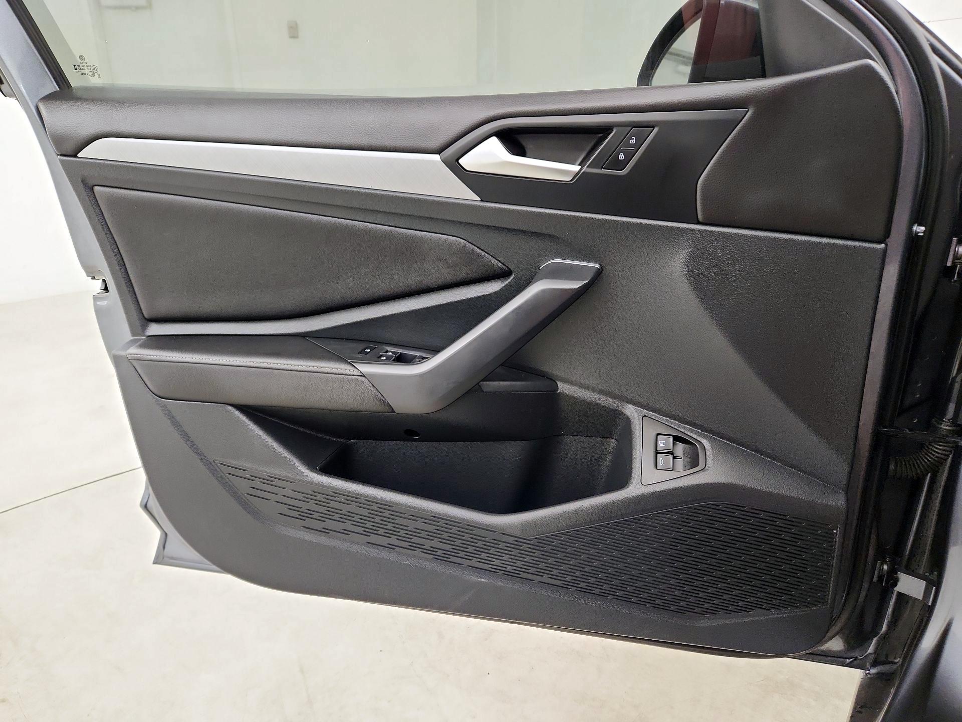 Thumbnail: 2023 Volkswagen Jetta - 12