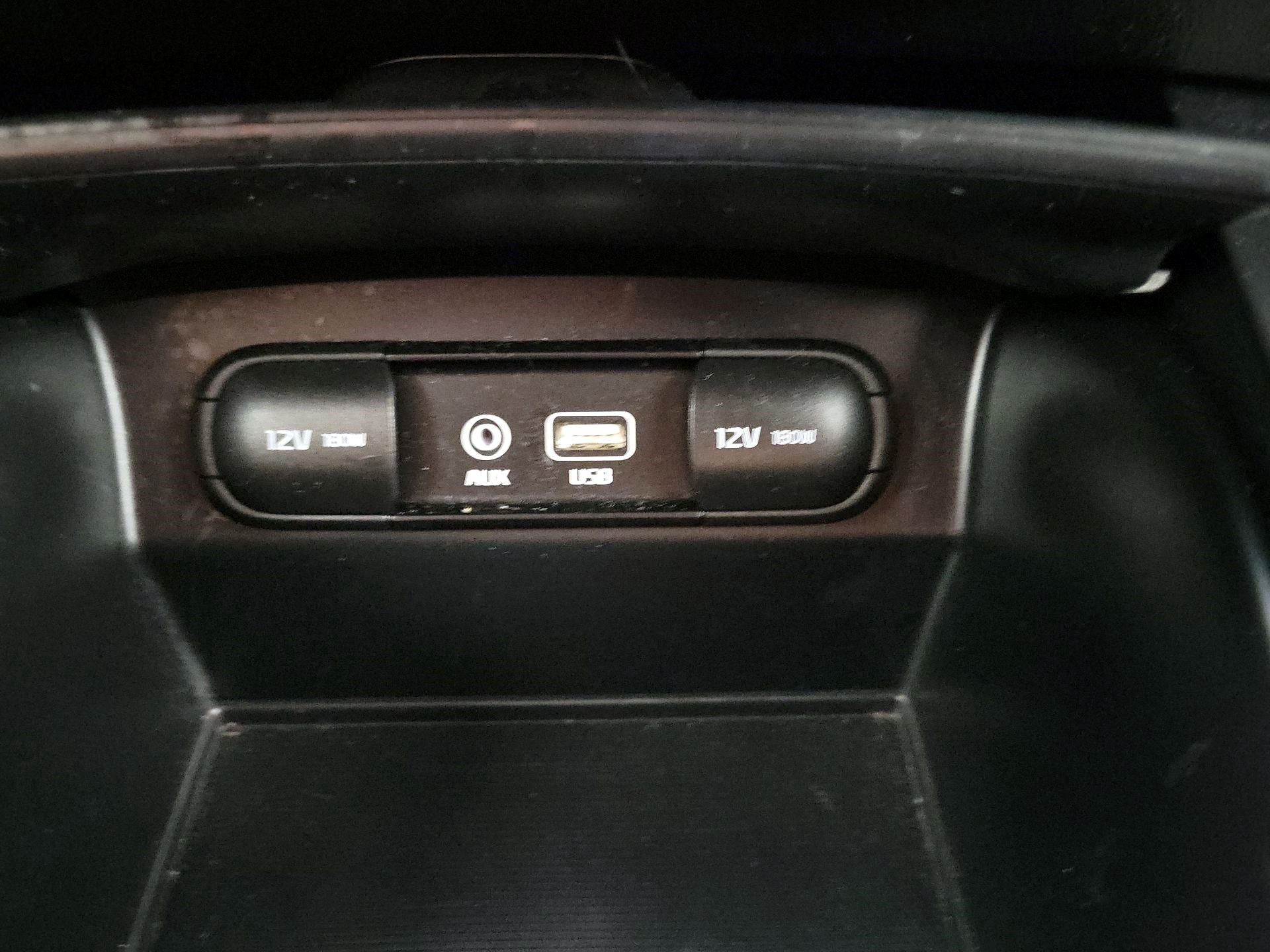 Thumbnail: 2020 Kia Sorento - 16