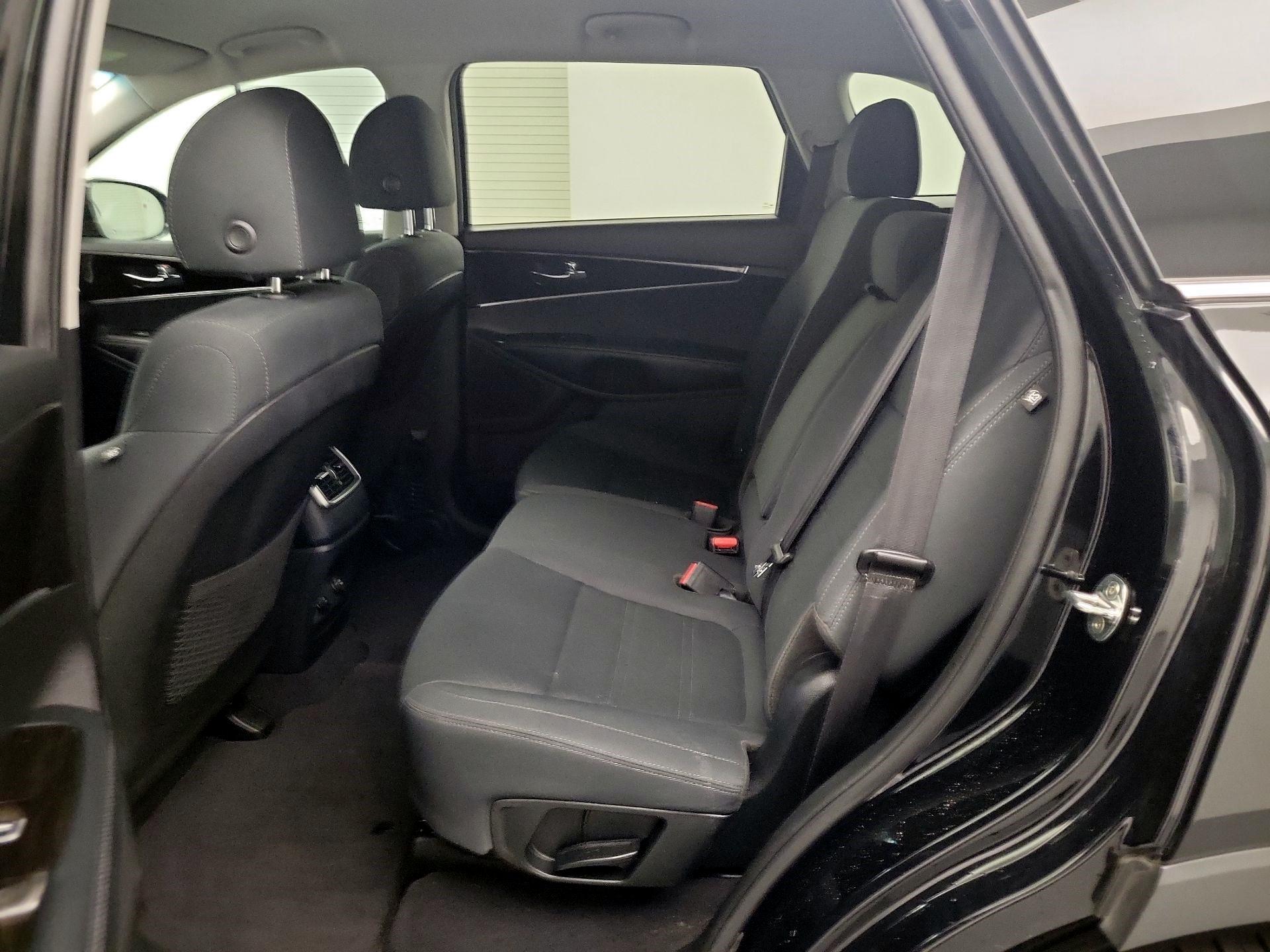 Thumbnail: 2020 Kia Sorento - 17