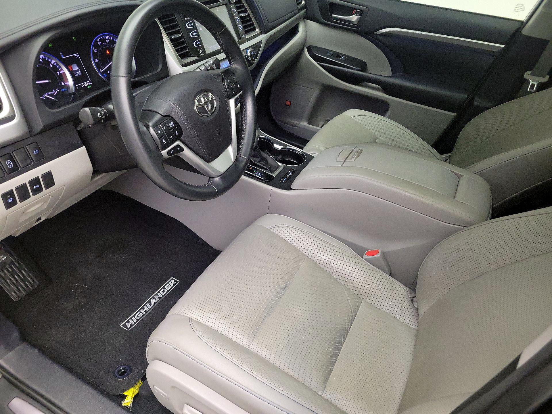 Thumbnail: 2019 Toyota Highlander - 11