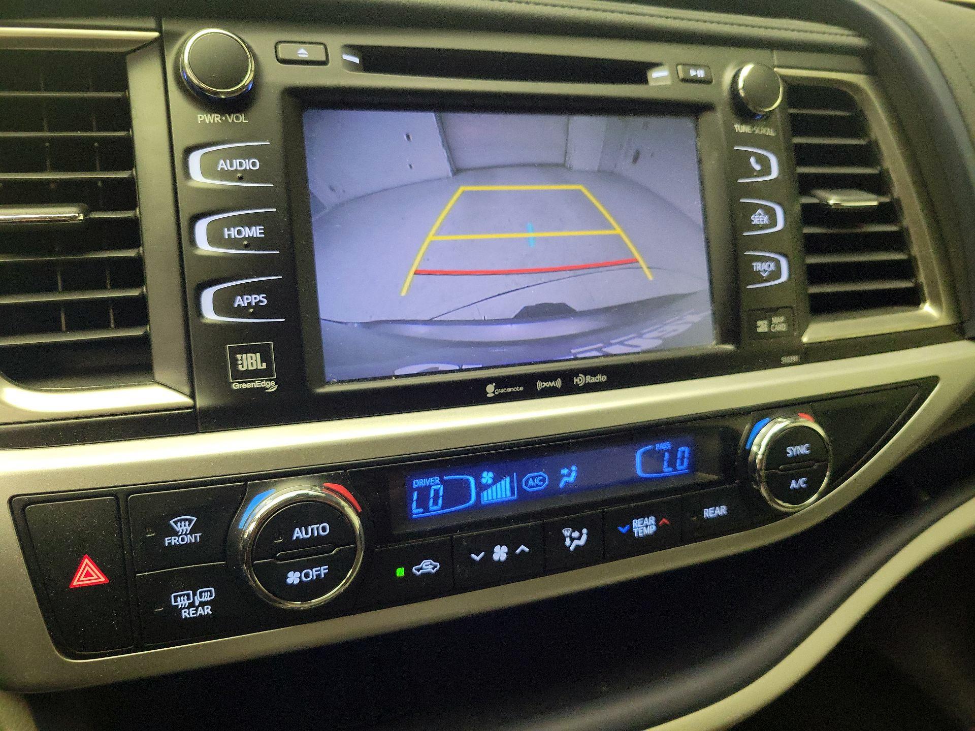 Thumbnail: 2019 Toyota Highlander - 15