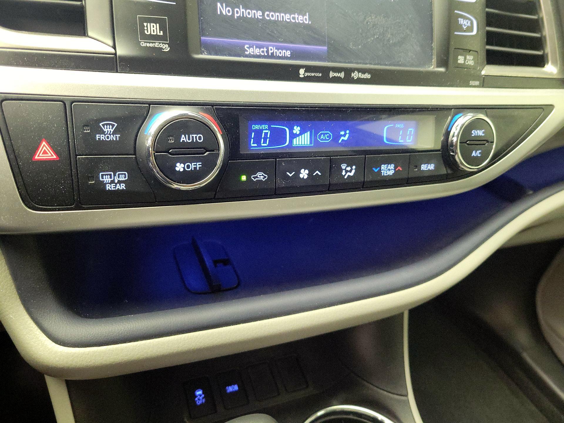 Thumbnail: 2019 Toyota Highlander - 17