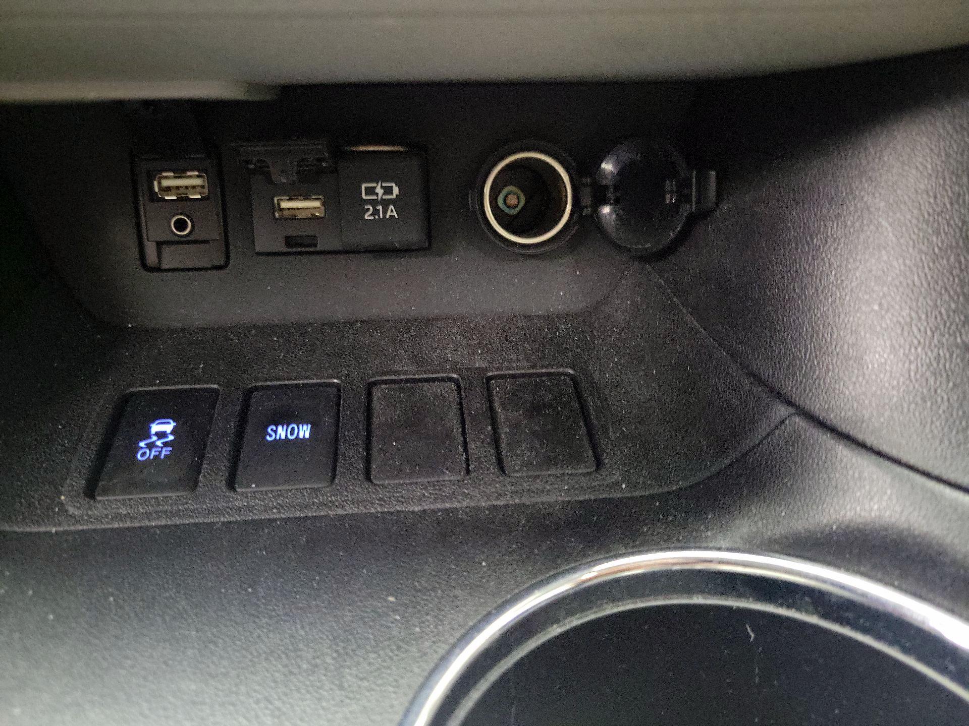 Thumbnail: 2019 Toyota Highlander - 19