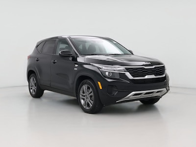 Black 2023 Kia Seltos LX