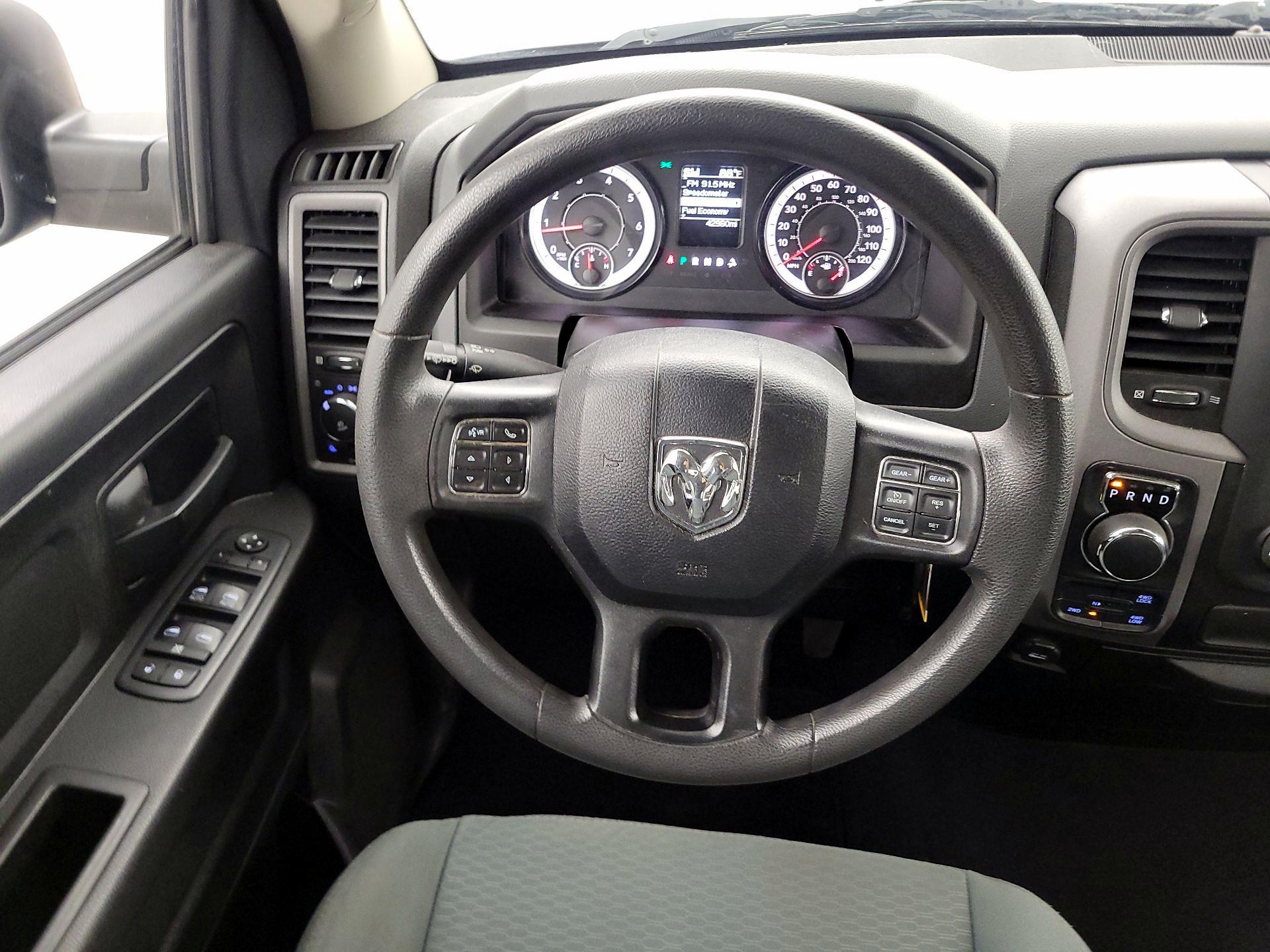 Thumbnail: 2019 RAM 1500 Classic - 10