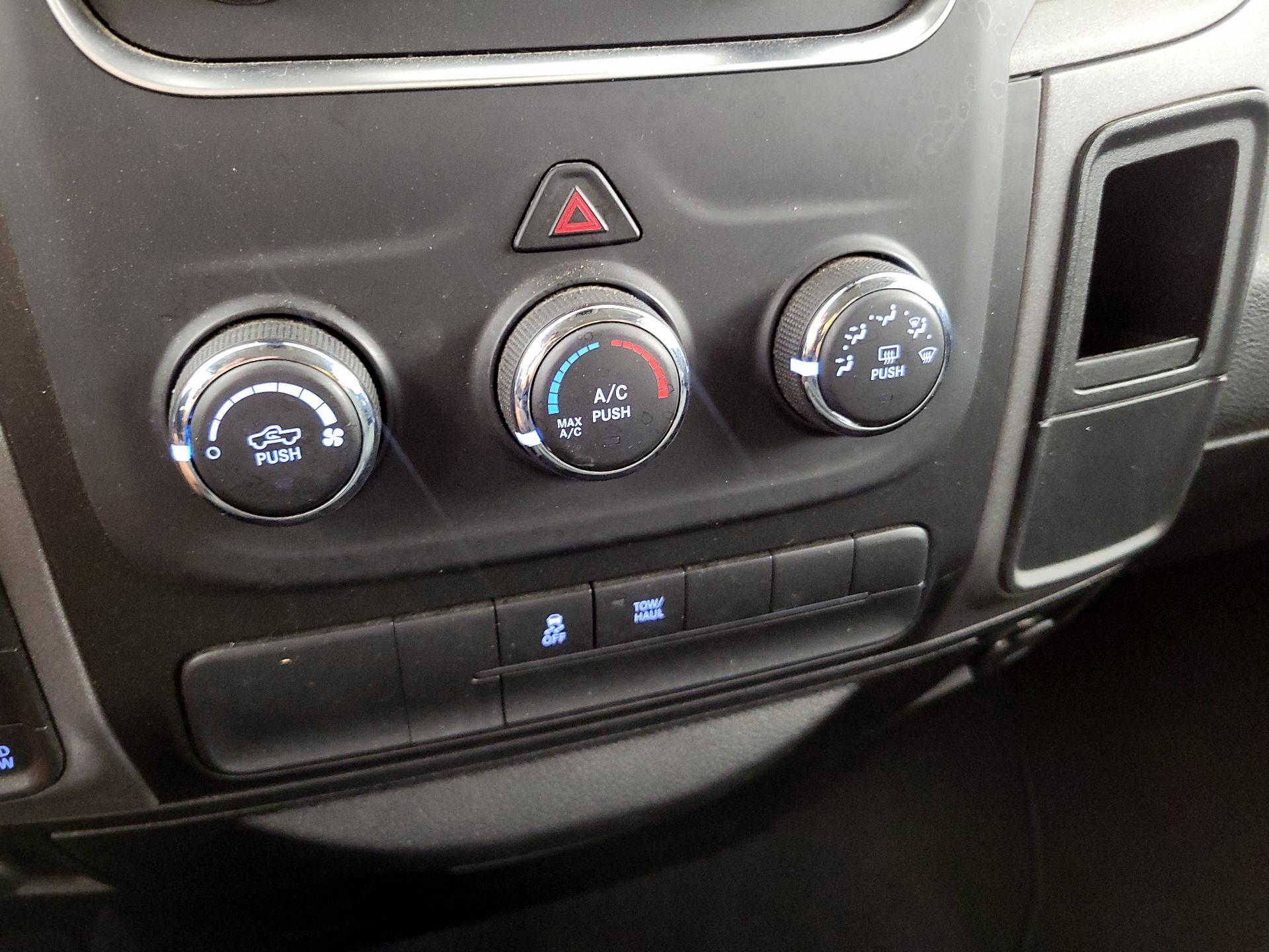 Thumbnail: 2019 RAM 1500 Classic - 16